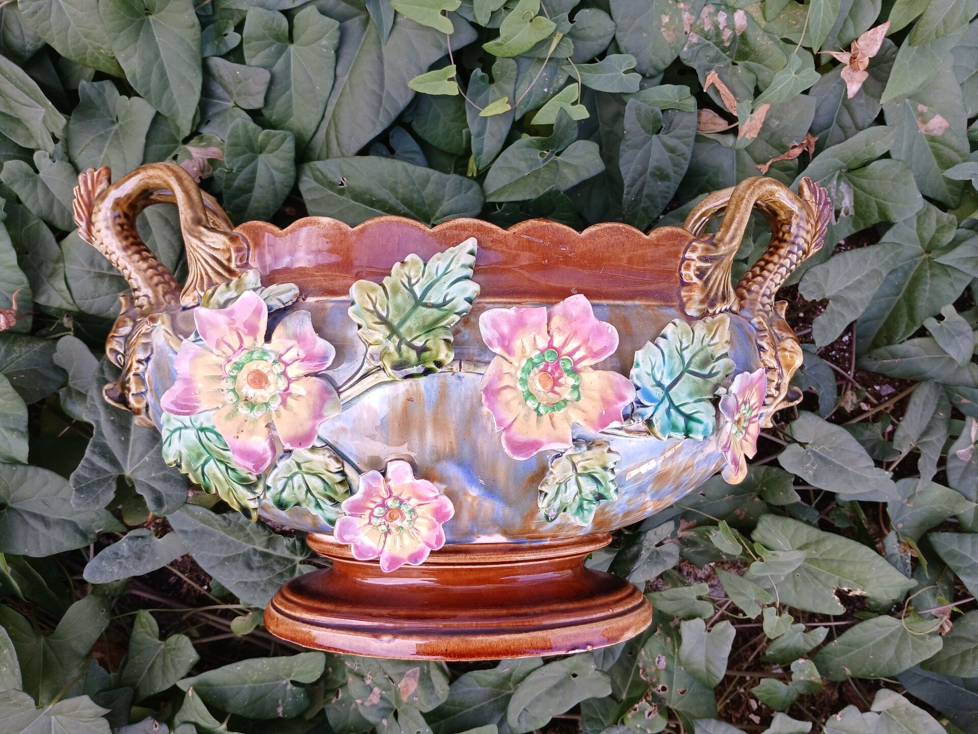 Jardinière ancienne en barbotine