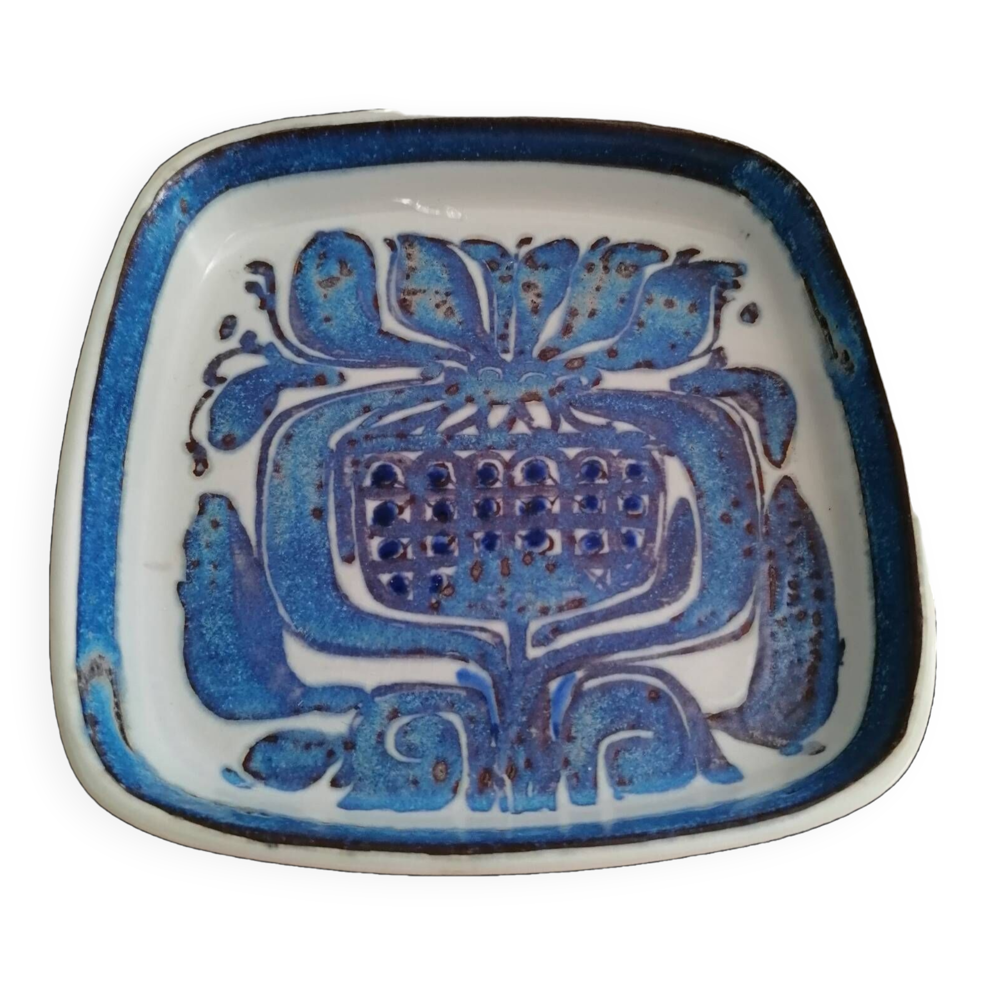 Earthenware dish from the Tenera series by Kari Christensen for Royal Copenhagen