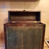 Vertical wooden box
