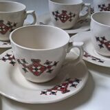 Huit tasses à moka en faïence de Mila aux motifs berbères