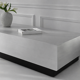 Table basse sculpturale flottante en aluminium brossé avec base noire