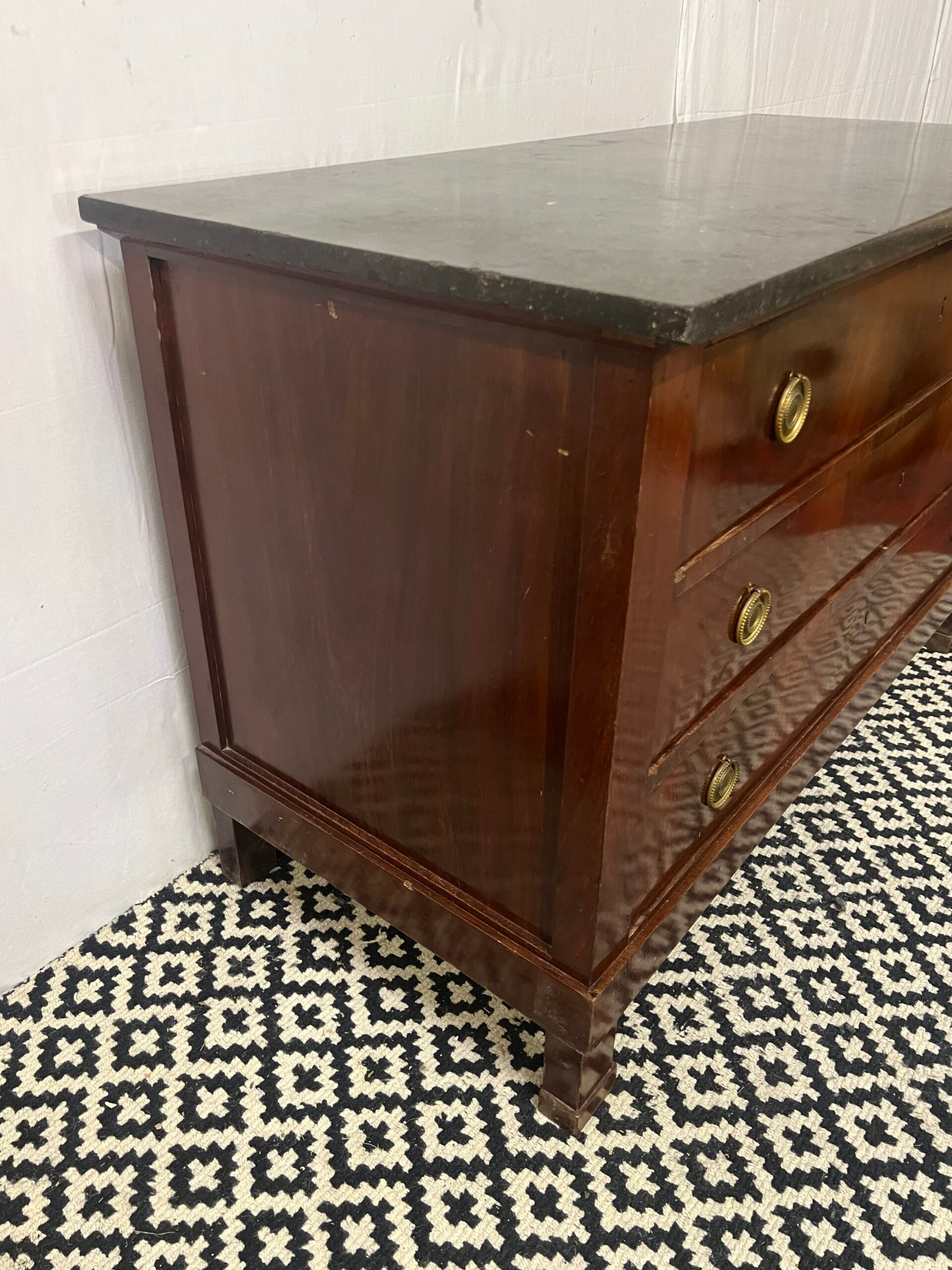 Empire chest of drawers, early 19th century period in mahogany veneer