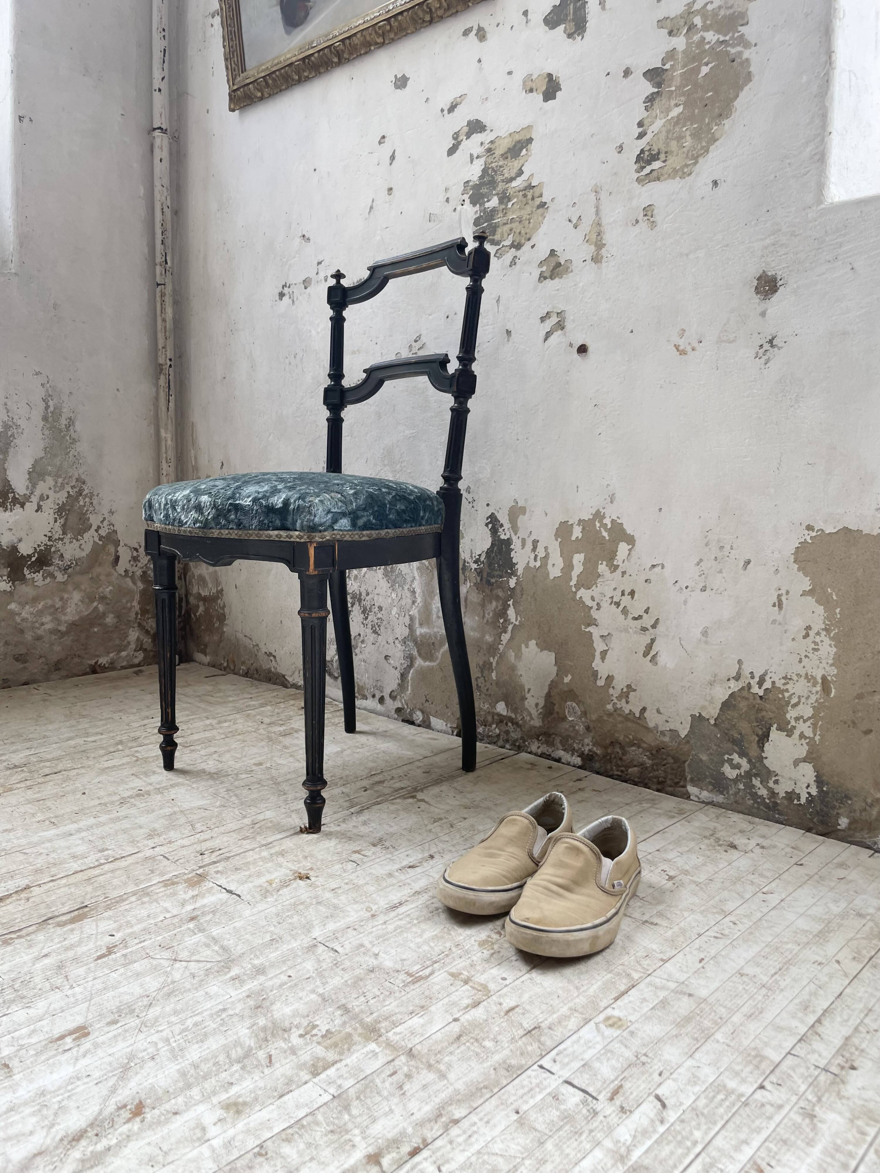 Chaise Napoléon 3 velours bleu