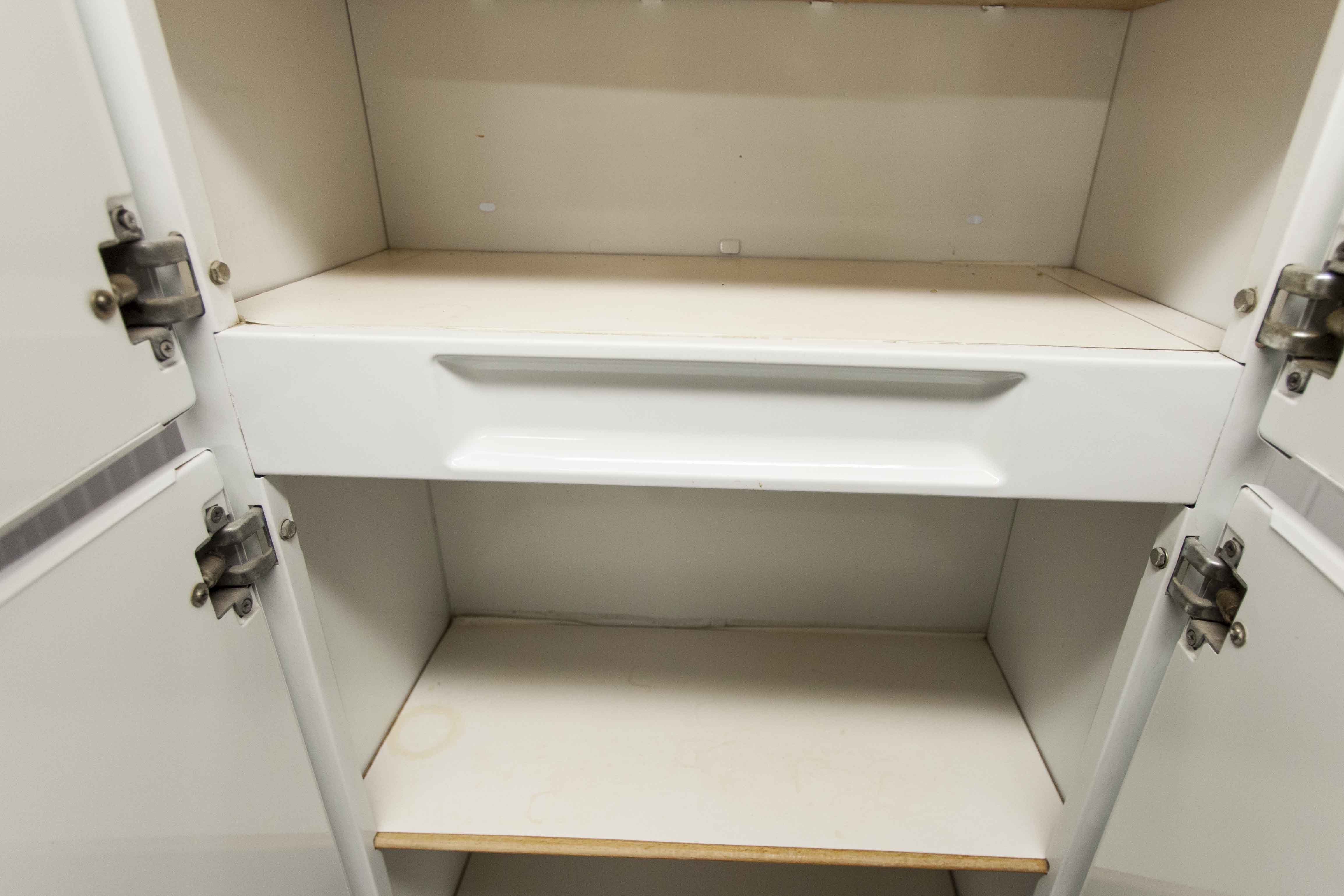 Bathroom cabinet in white metal 1960