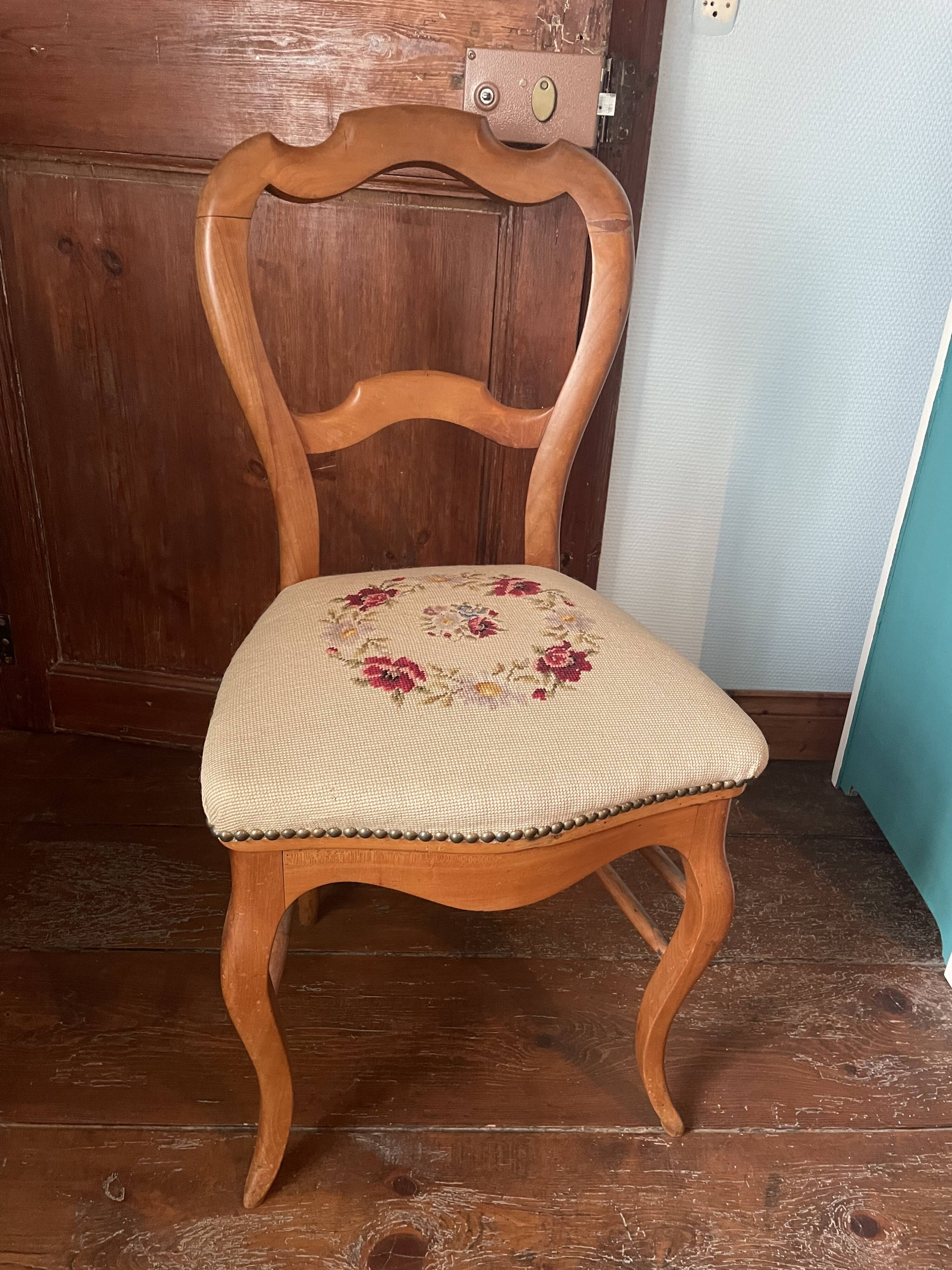 Chaise capitonnée