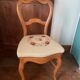 Chaise capitonnée