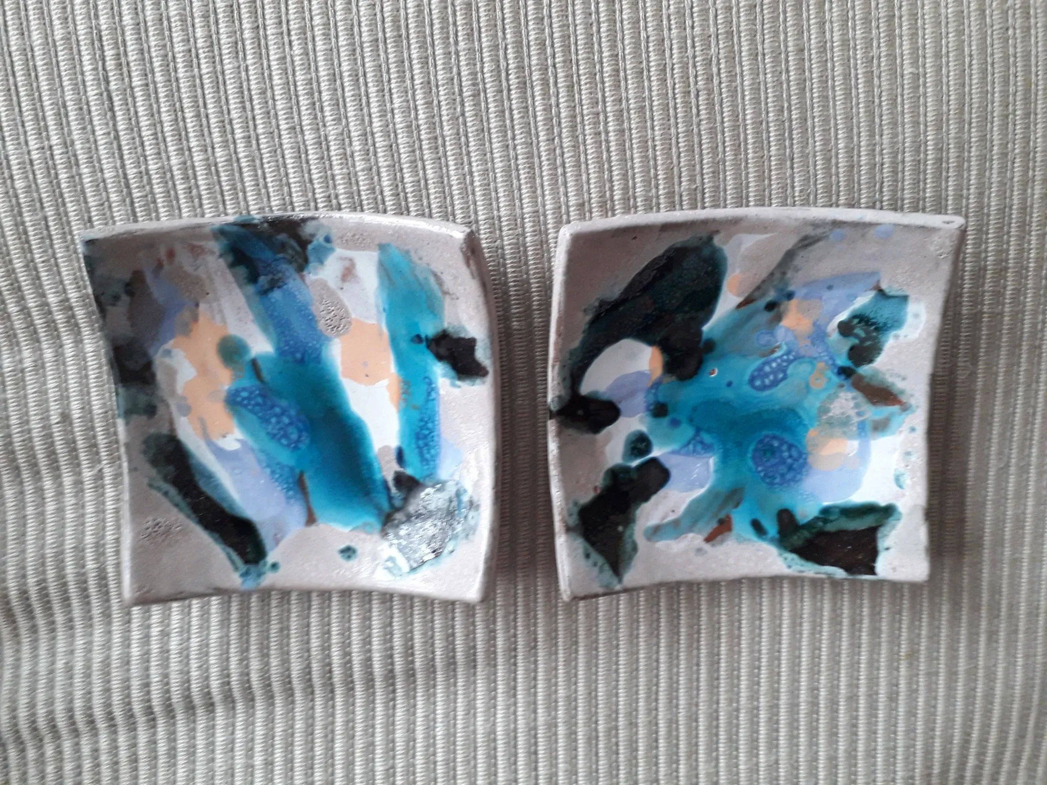 1 set of 2 ceramic Corsican catchalls