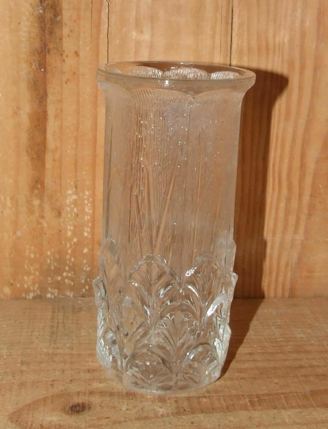Glass vase made in Fidenza italy décor leaves in art nouveau style