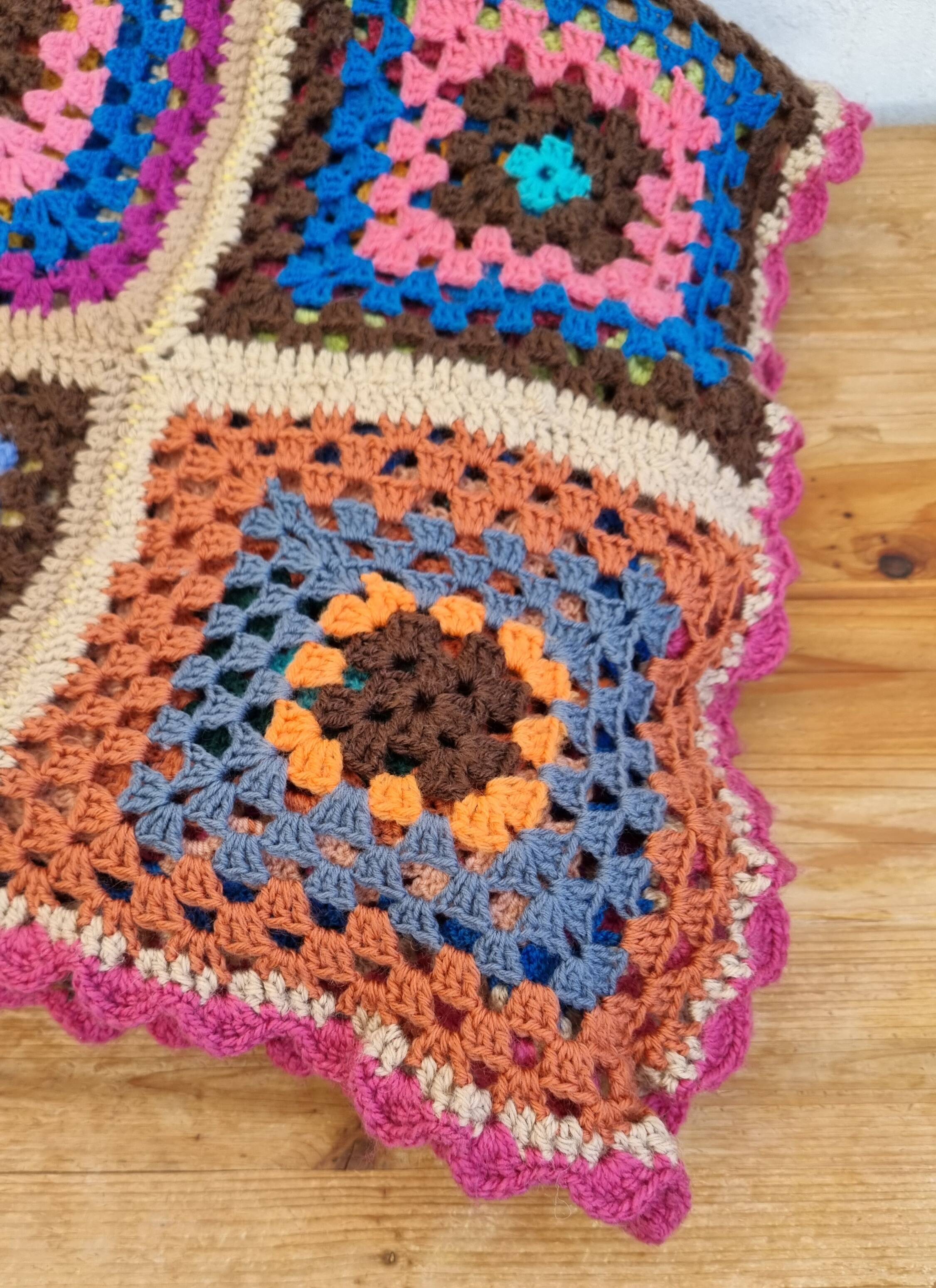 Plaid vintage au crochet multicolore motif granny