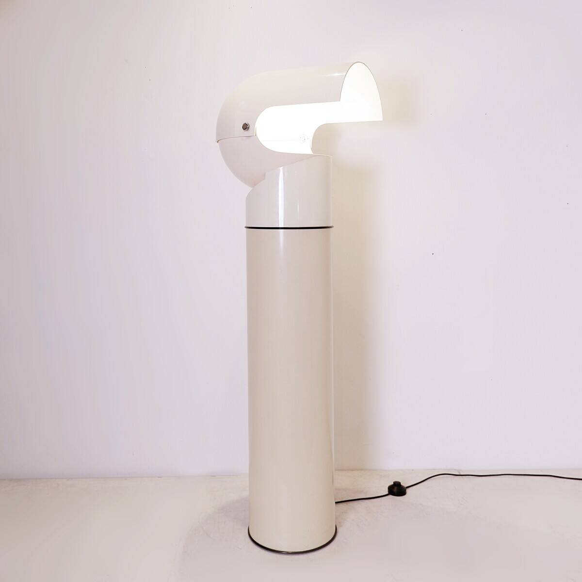 "Pileo Mezzo" Floor Lamp by Gae Aulenti for Artemide, 1965s