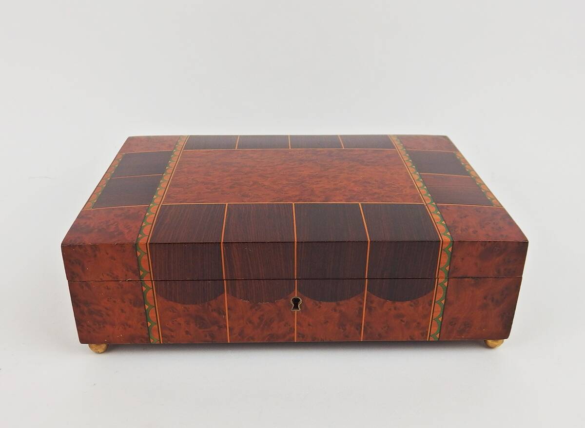 Cigar humidor box