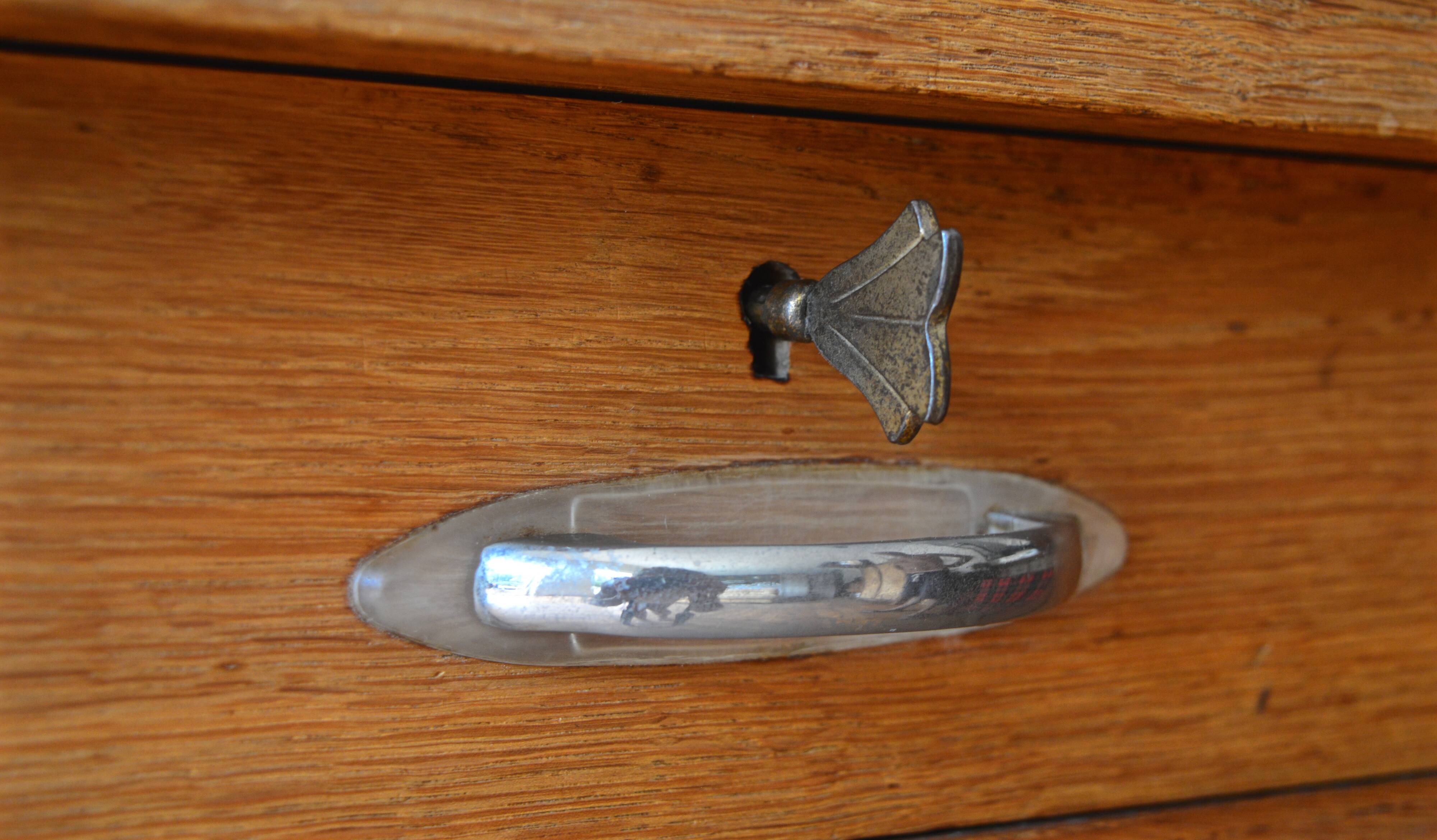 Asymmetrical cabinet