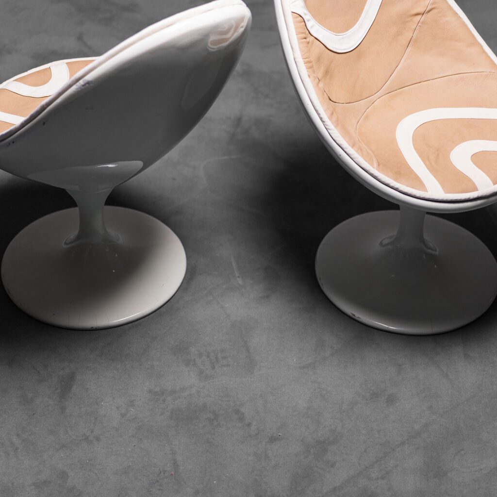 Pair of oval armchairs space age 70s vintage modernariato