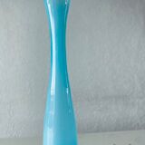 Vase ancien en opaline bleue et blanche
