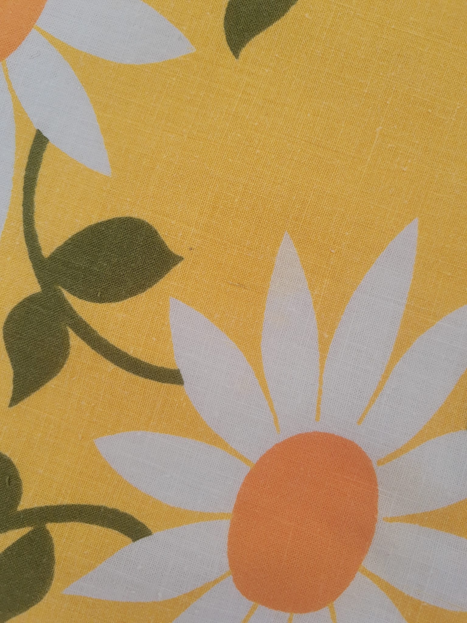 Set yellow tablecloth marguerite pattern and 8 vintage napkins