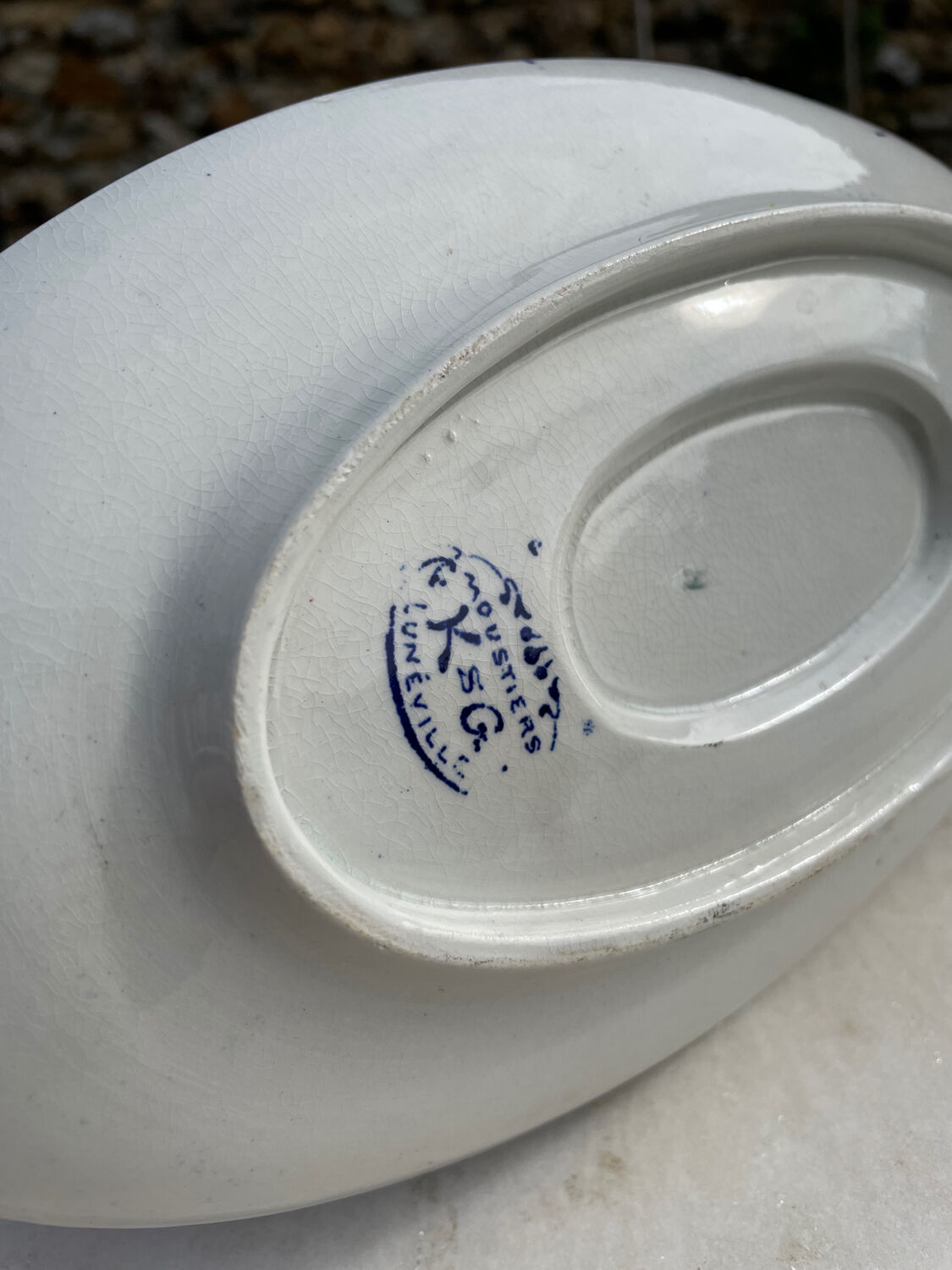 Saucière terre de fer modèle Moustiers par K&G Luneville