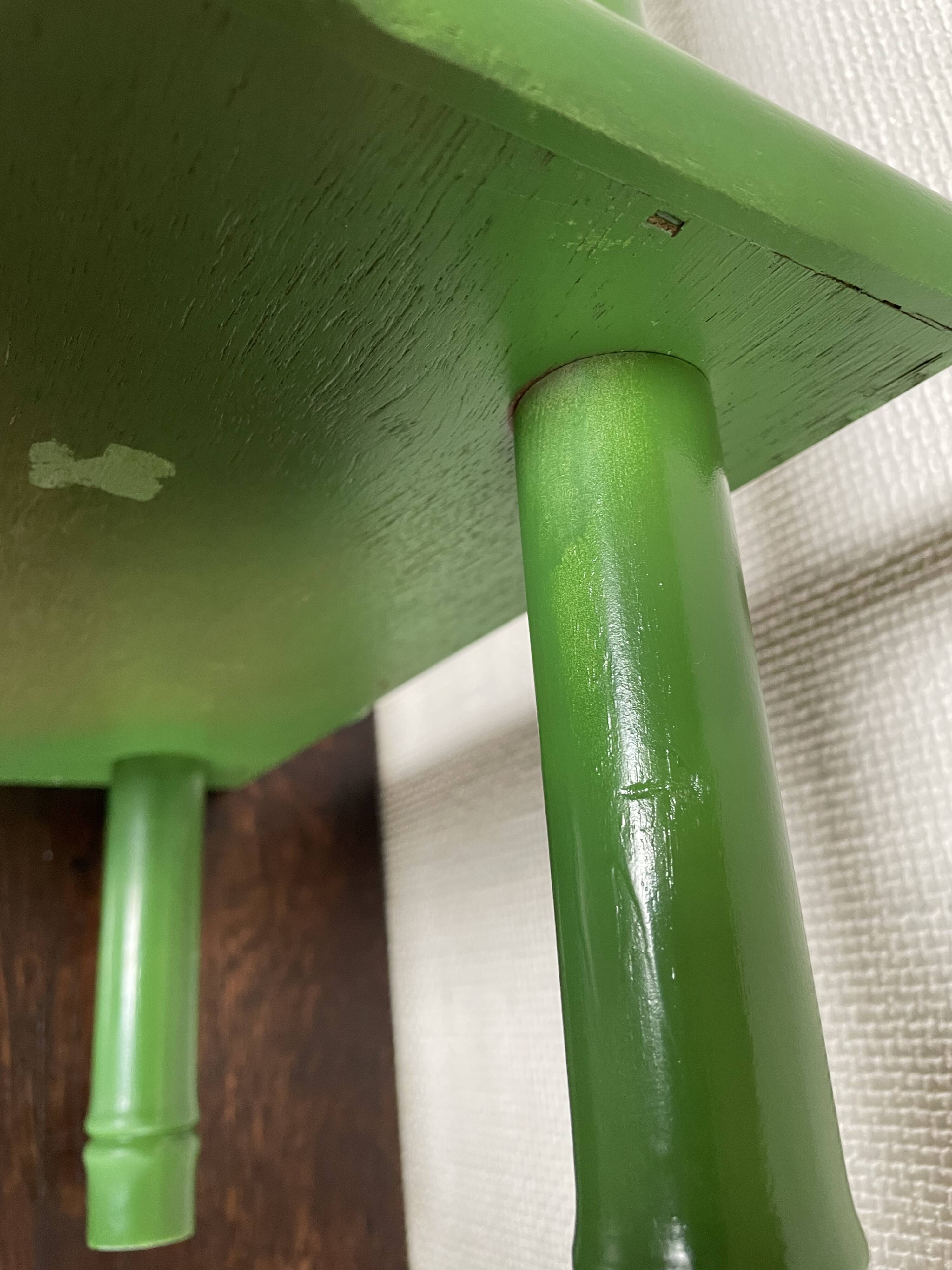 Table with 3 wood and bamboo trays