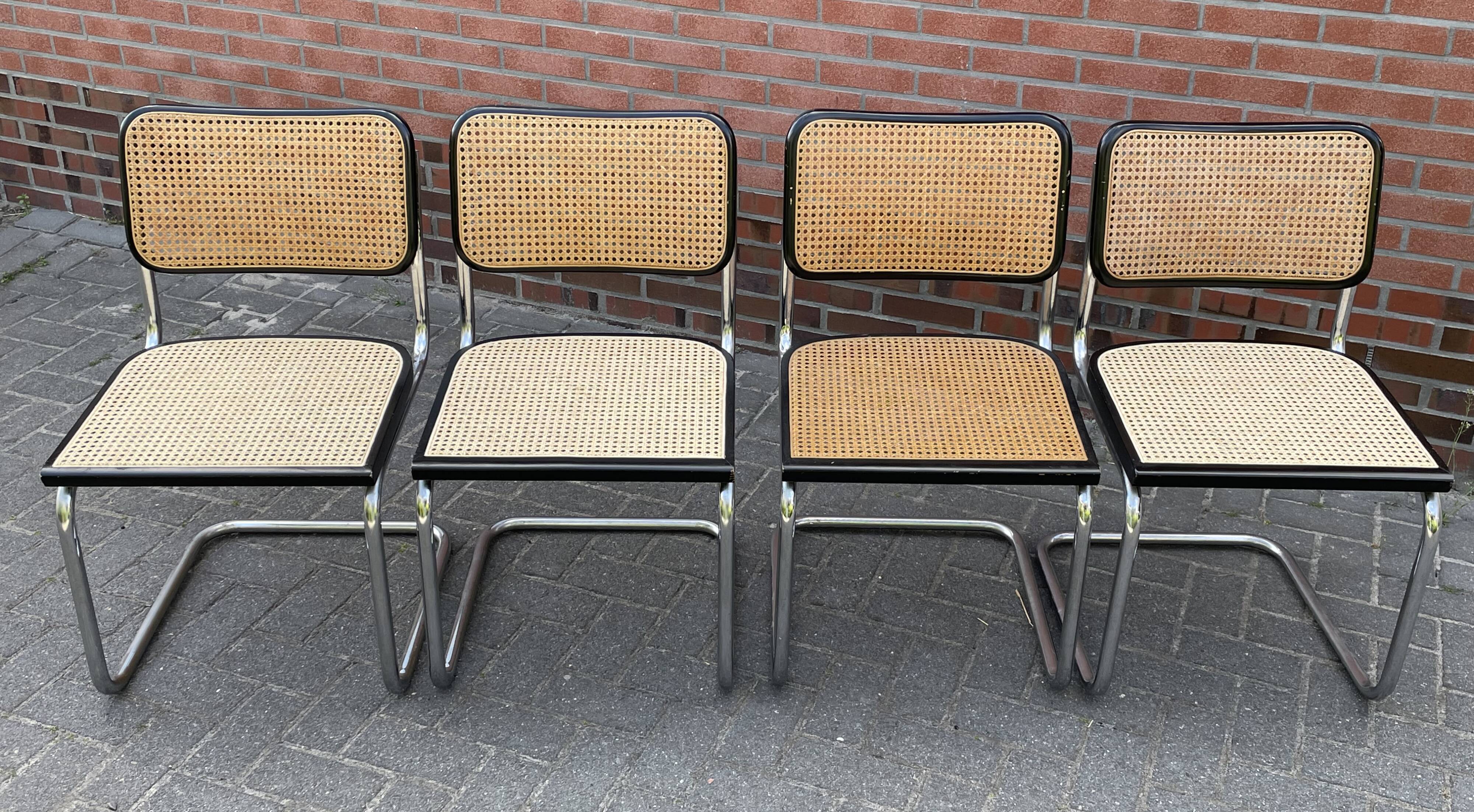 Set of 4 vintage chairs  Cesca B32 in black and chrome