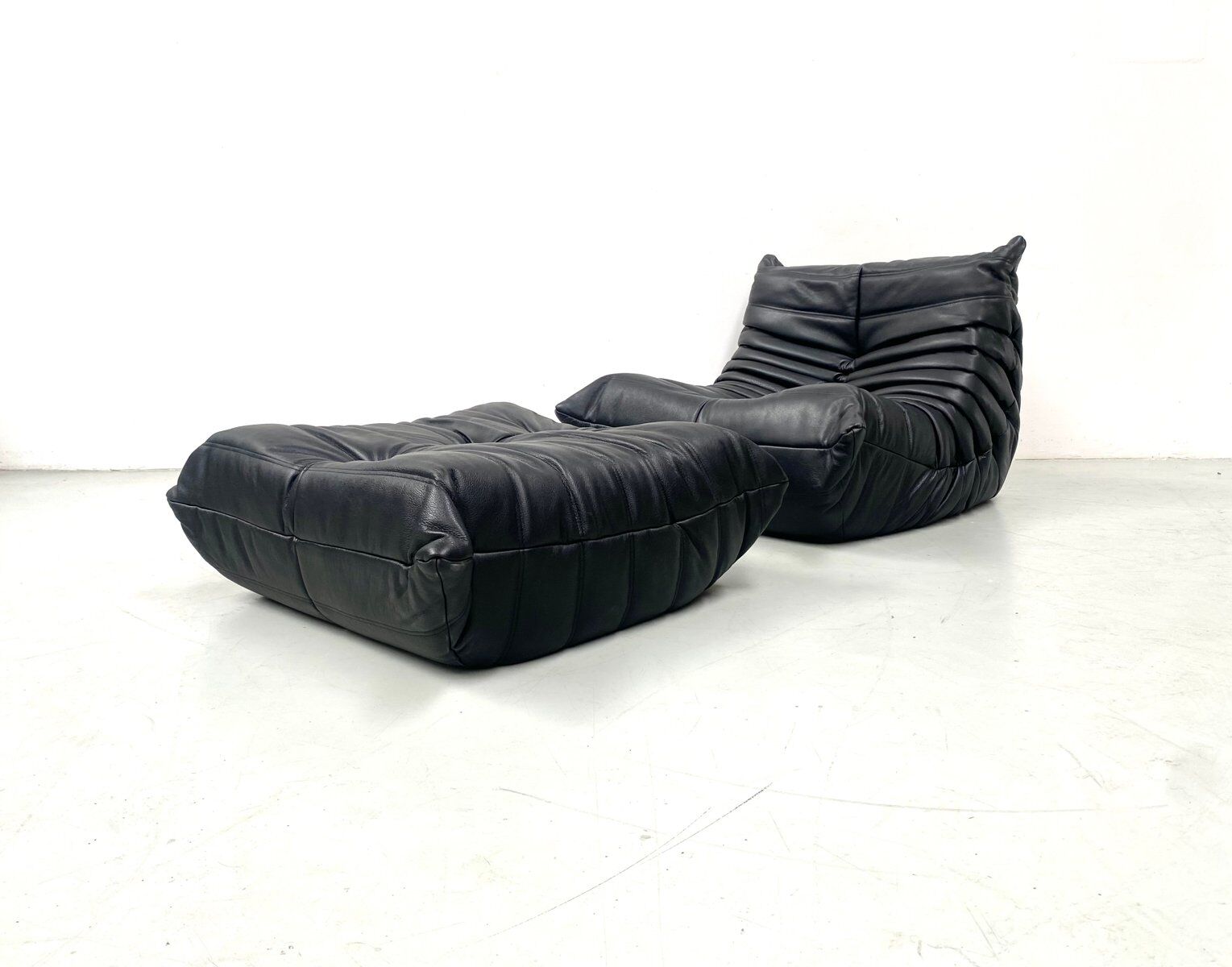 Togo chair and pouffe-black leather attributed to Ducaroy for Ligne Roset.