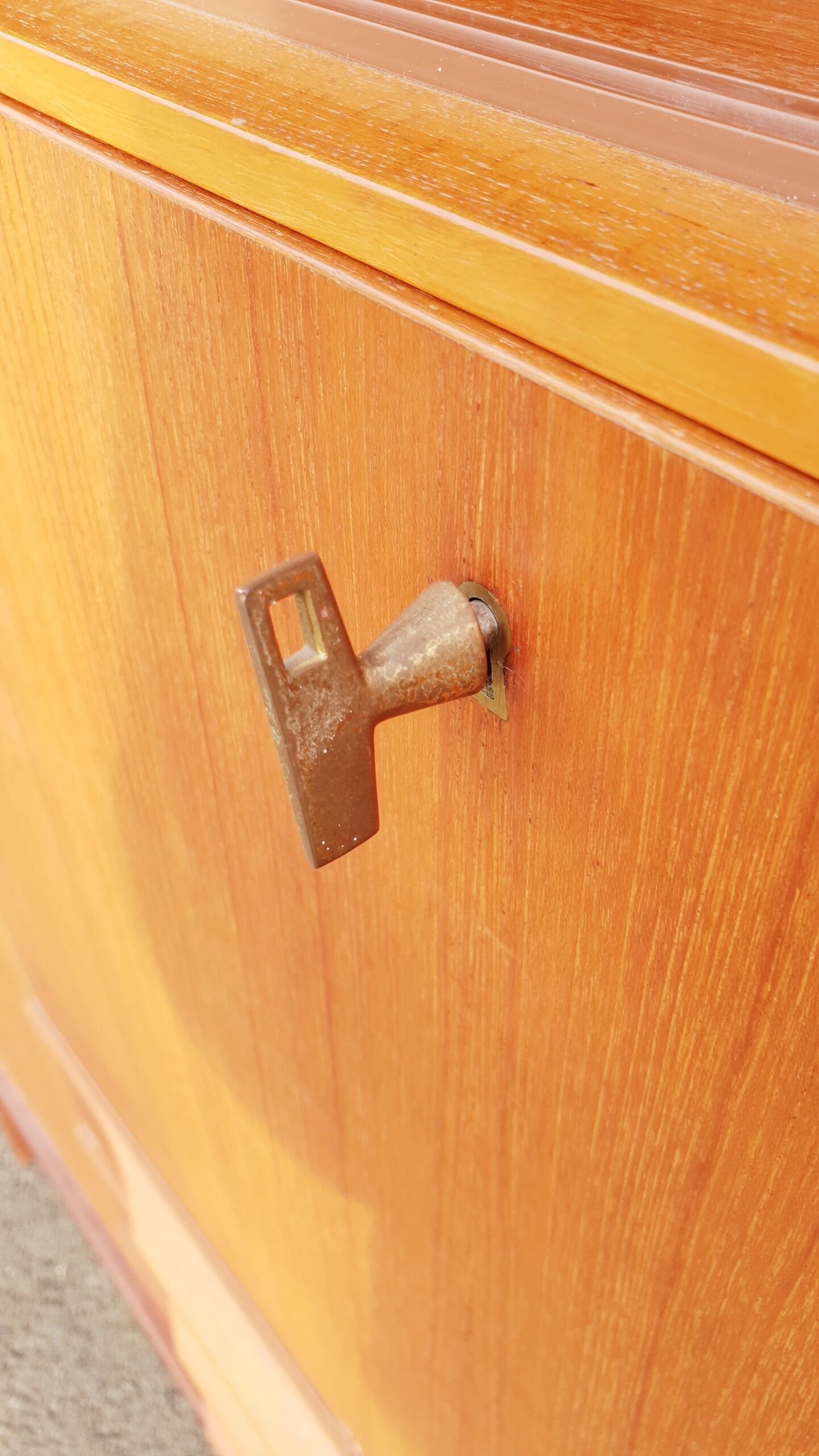 Scandinavian secretary cabinet
