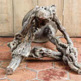 Brutalist stool, vines