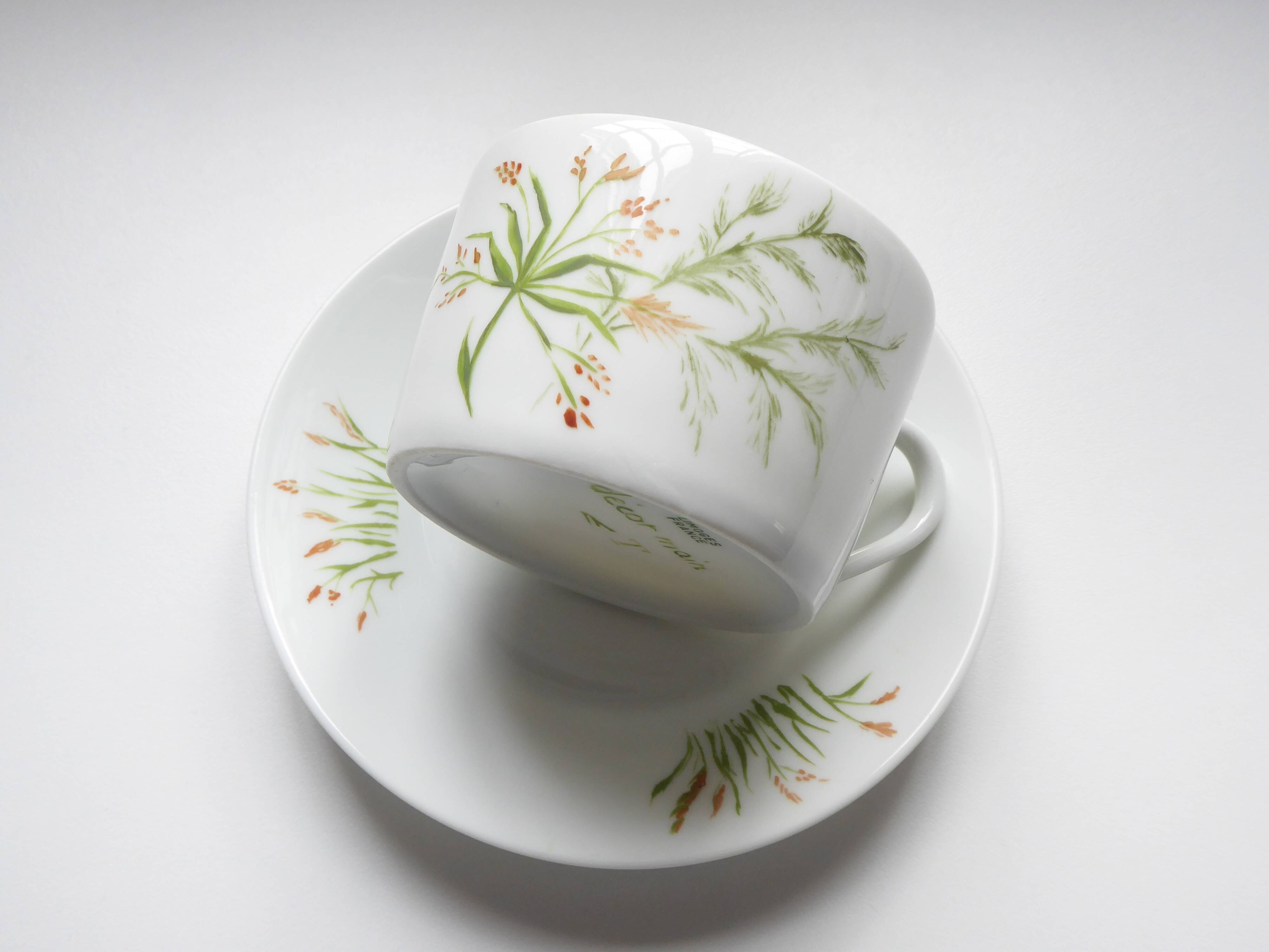 Tasse en porcelaine de Limoges