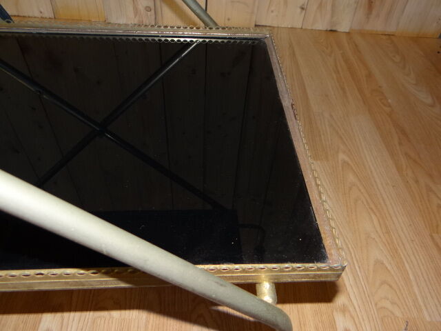 Rolling dessert in gold metal and trays in black formica