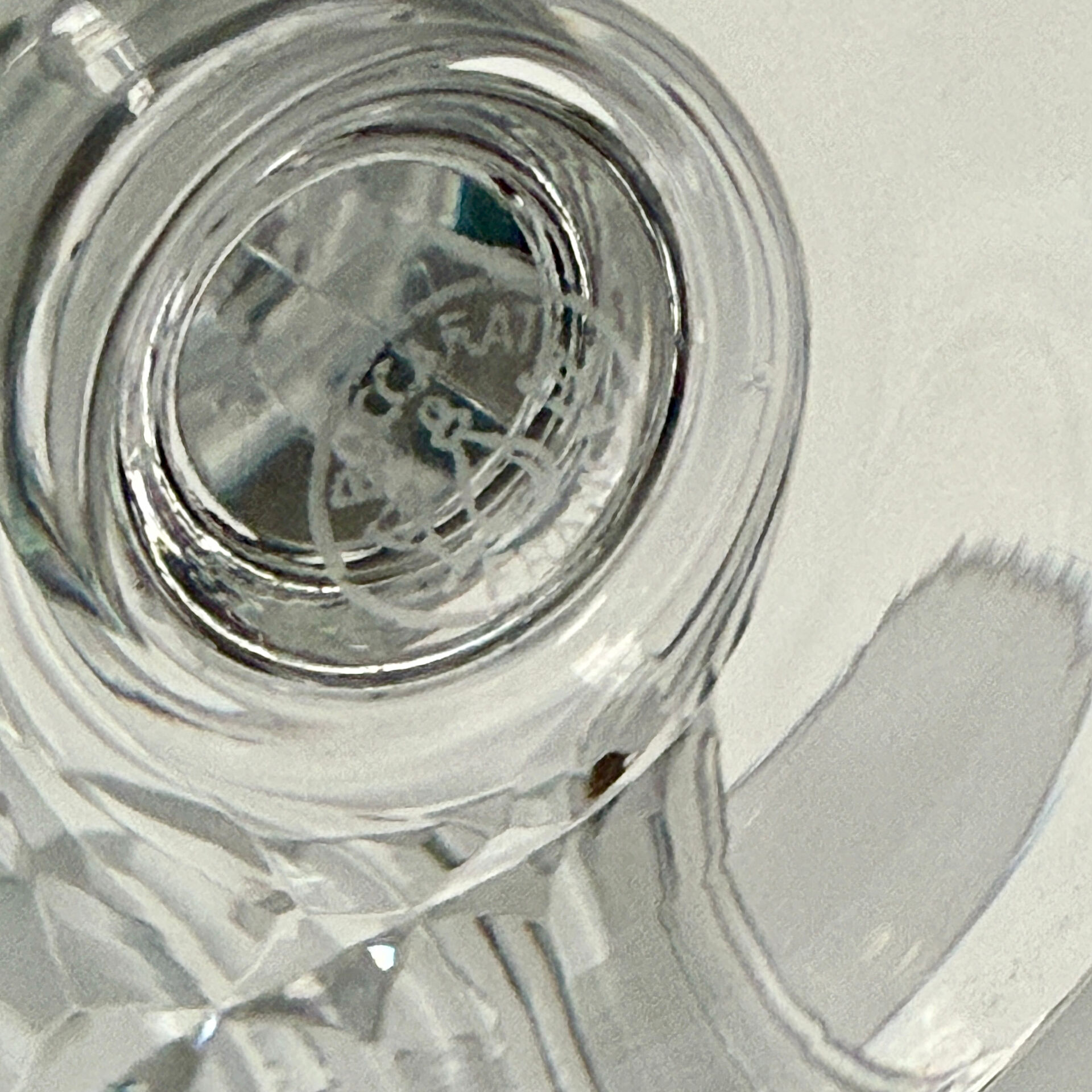 2 verres à vin Baccarat modèle Navarre