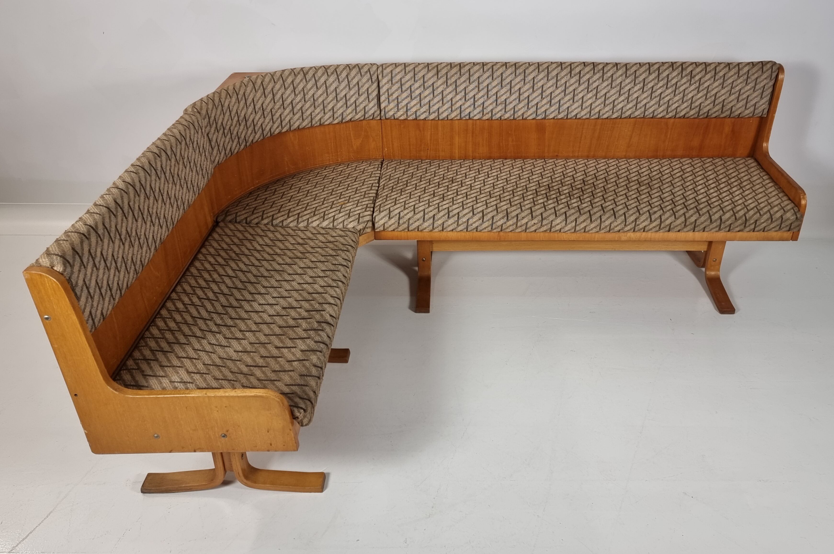 Canapé d’angle et 2 chaises par Ludvik Volak pour Drevopodnik Holesov, années 1960