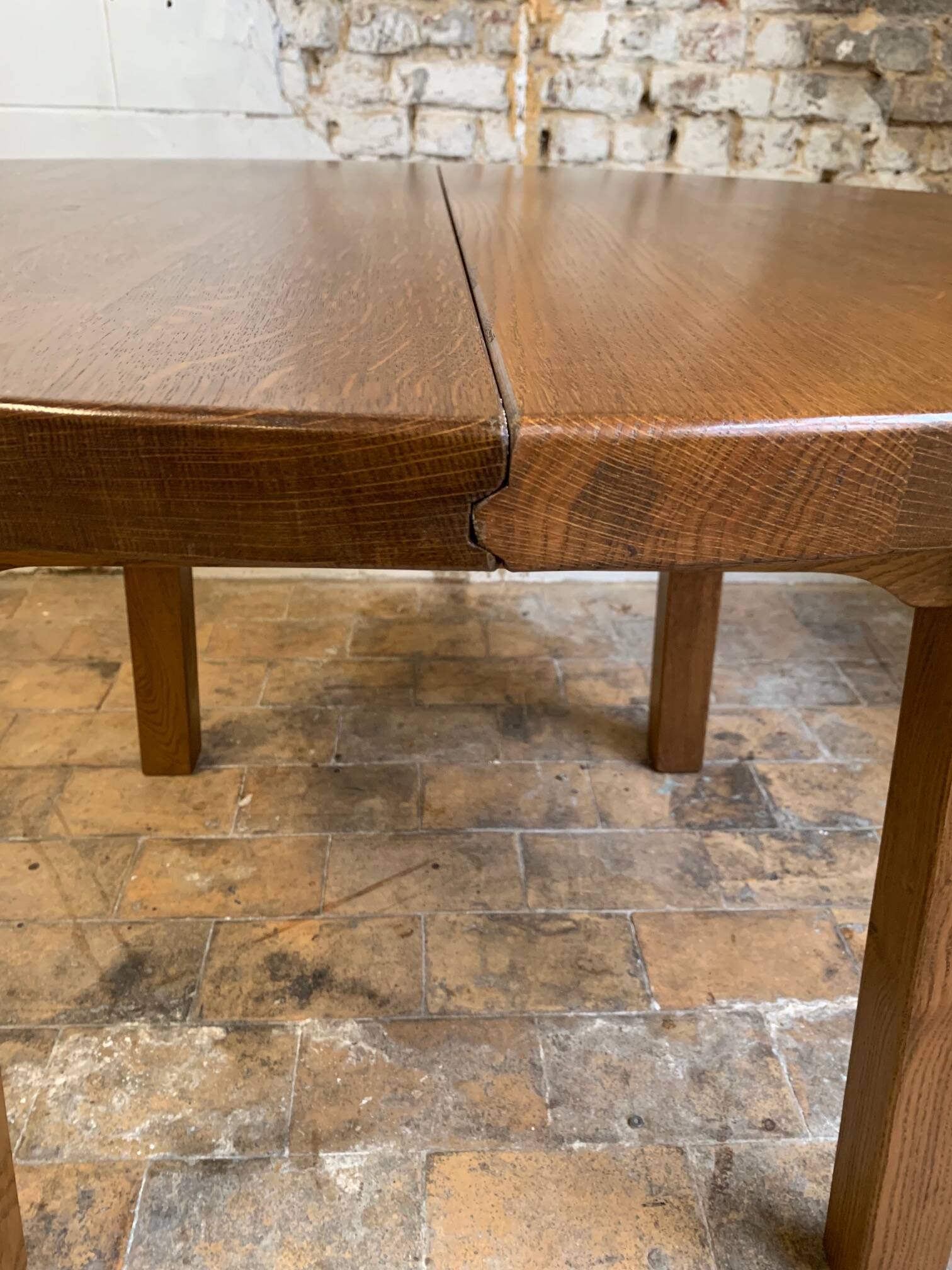 Table à manger extensible en chêne massif, des années 1950-60, style brutaliste