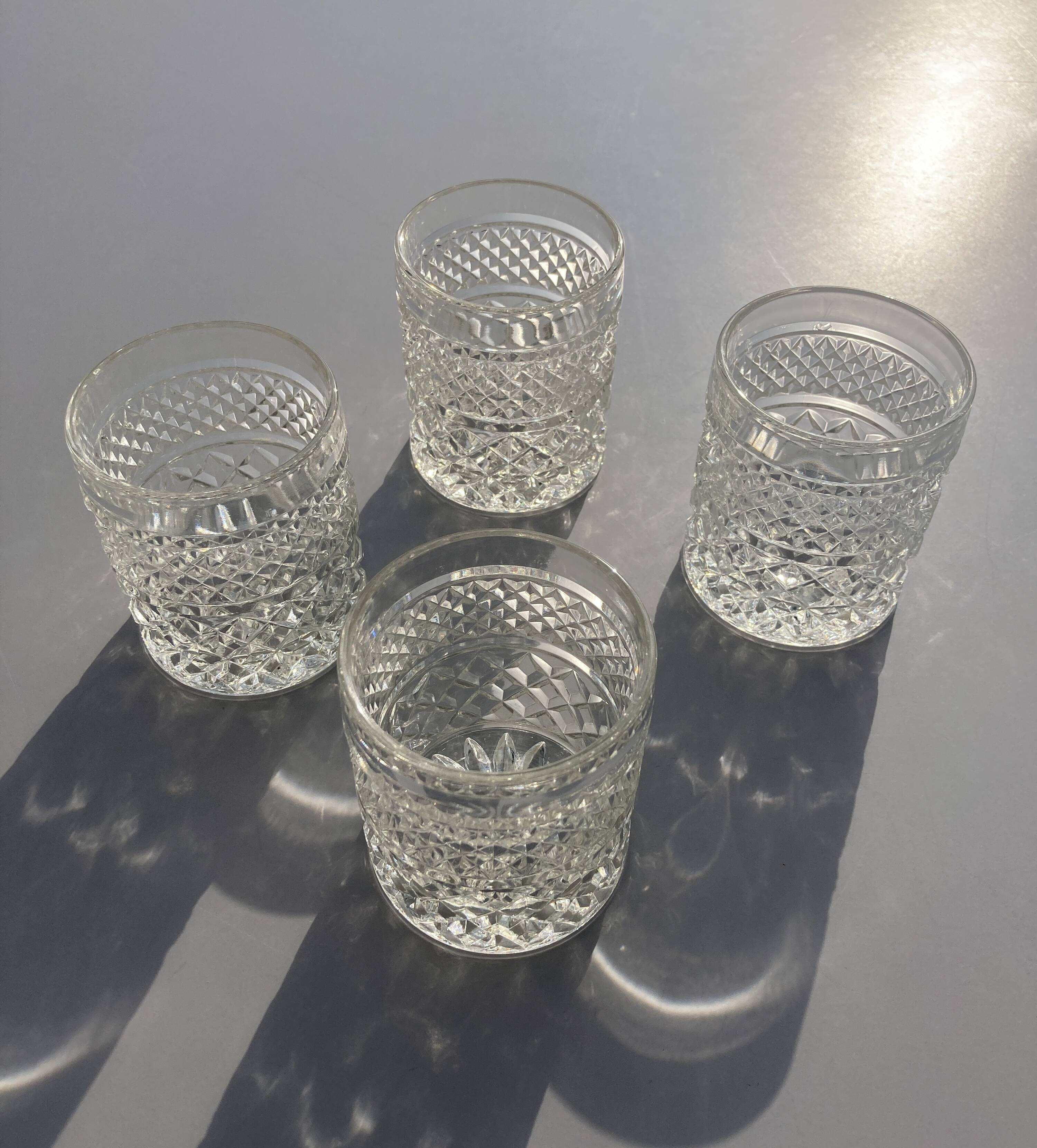 Set of 4 vintage glasses from the 60s-70s in moulded glass.