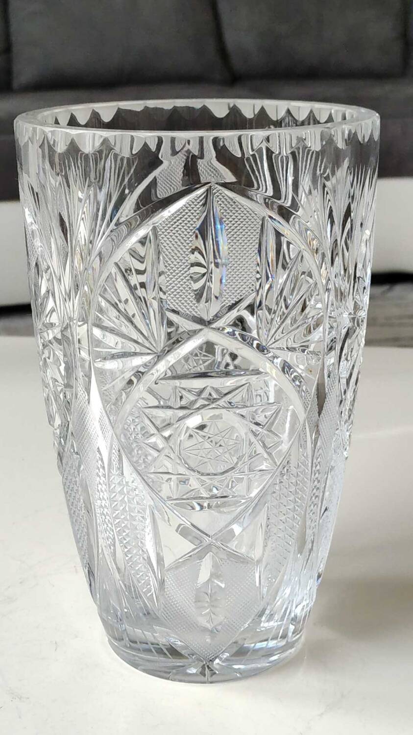 Boho chic vase in cut bohemian crystal. starry/crossions/foliage patterns. 20 x 12 cm