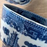 2 fine porcelain cups