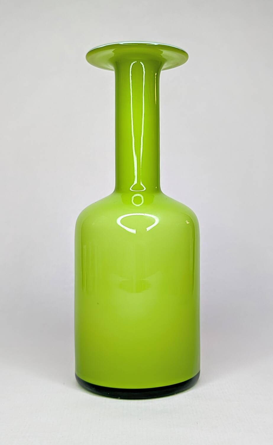 Vase opaline vert lime Otto Brauer