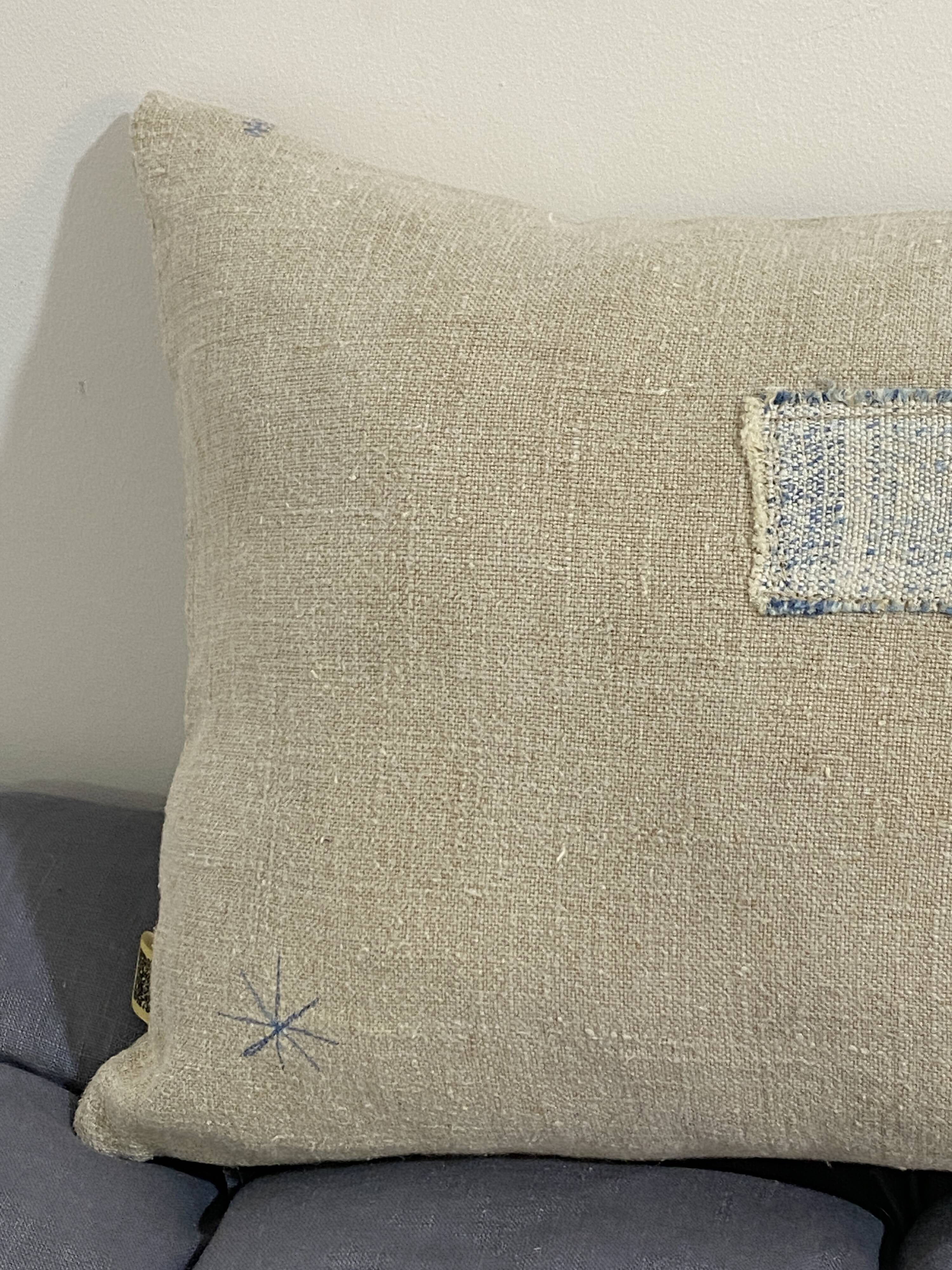 Coussin artisanal en toile ancienne style Kilim