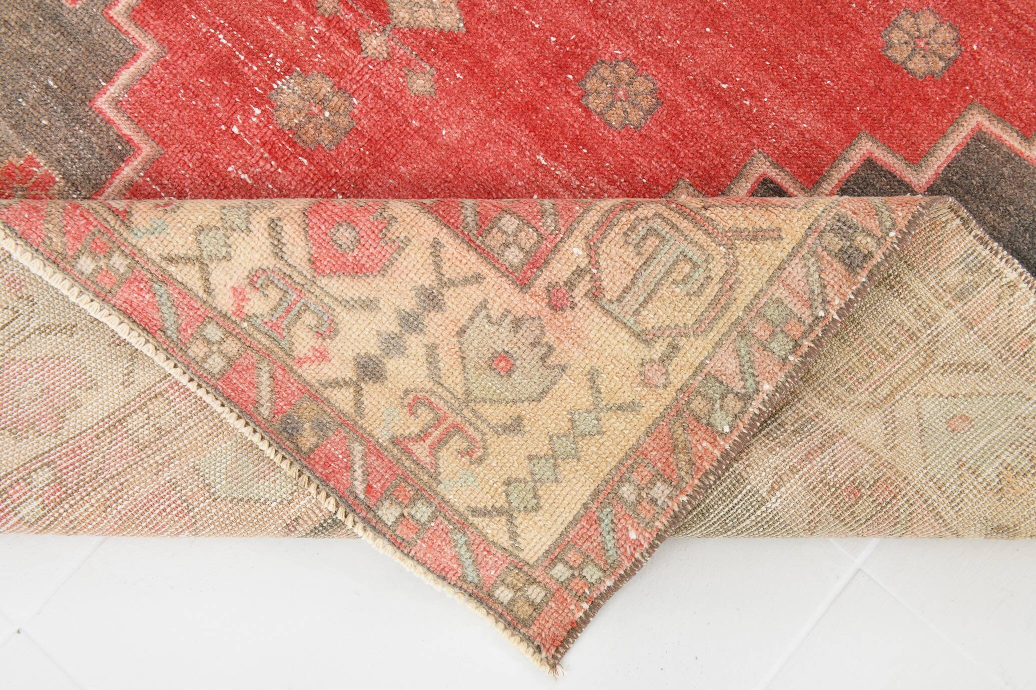 5x9 Classic & Bordered Red Vintage Rug, 146x267Cm