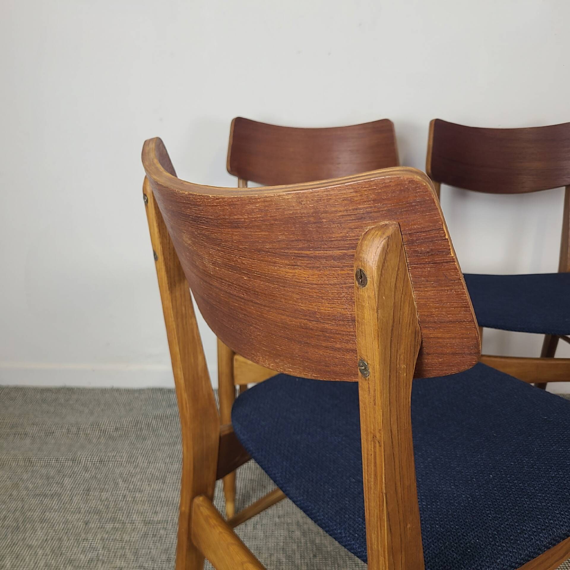 Chaise scandinave vintage design années 1960