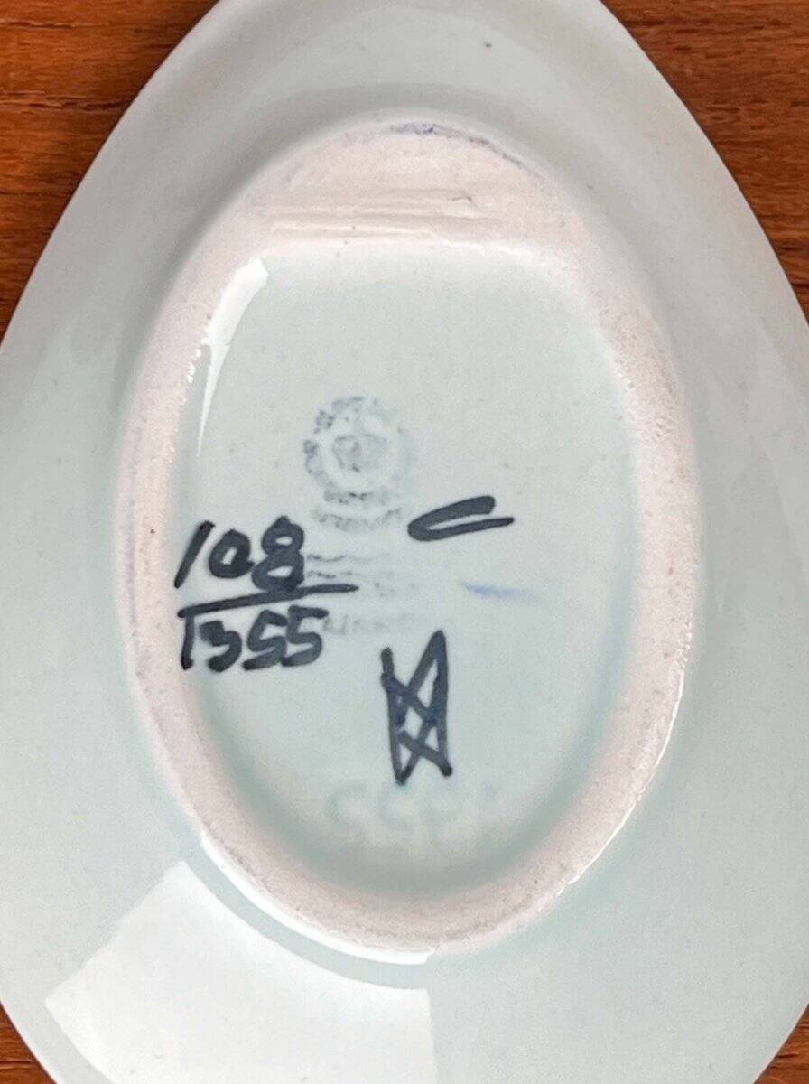 Small oyster or Danish sauce plates from the mid-century by Beth Breyen for Royal Copenhagen, set of 4.