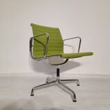 Chaise pivotante Vitra EA 108 Aluminium