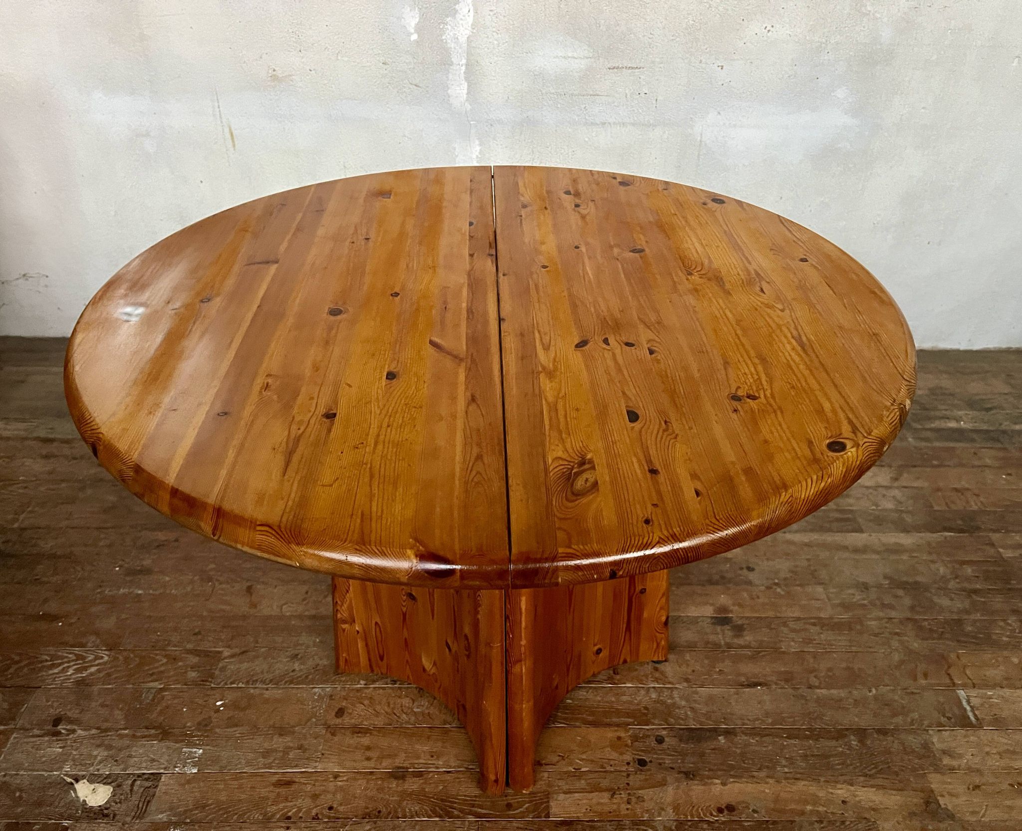 Large Scandinavian pine table - 6 chairs