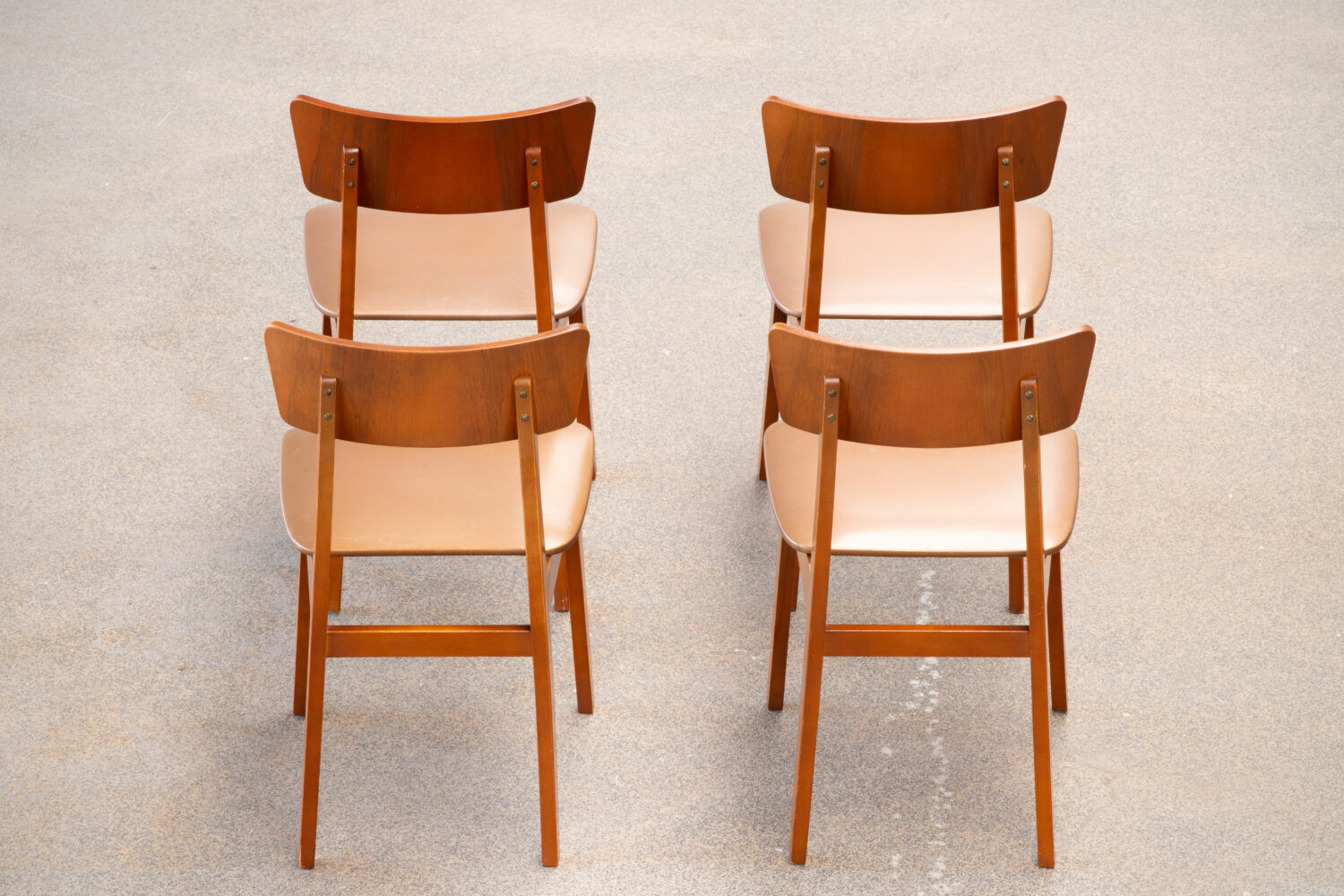 Series of 4 scandinavian chairs with curved back 1960