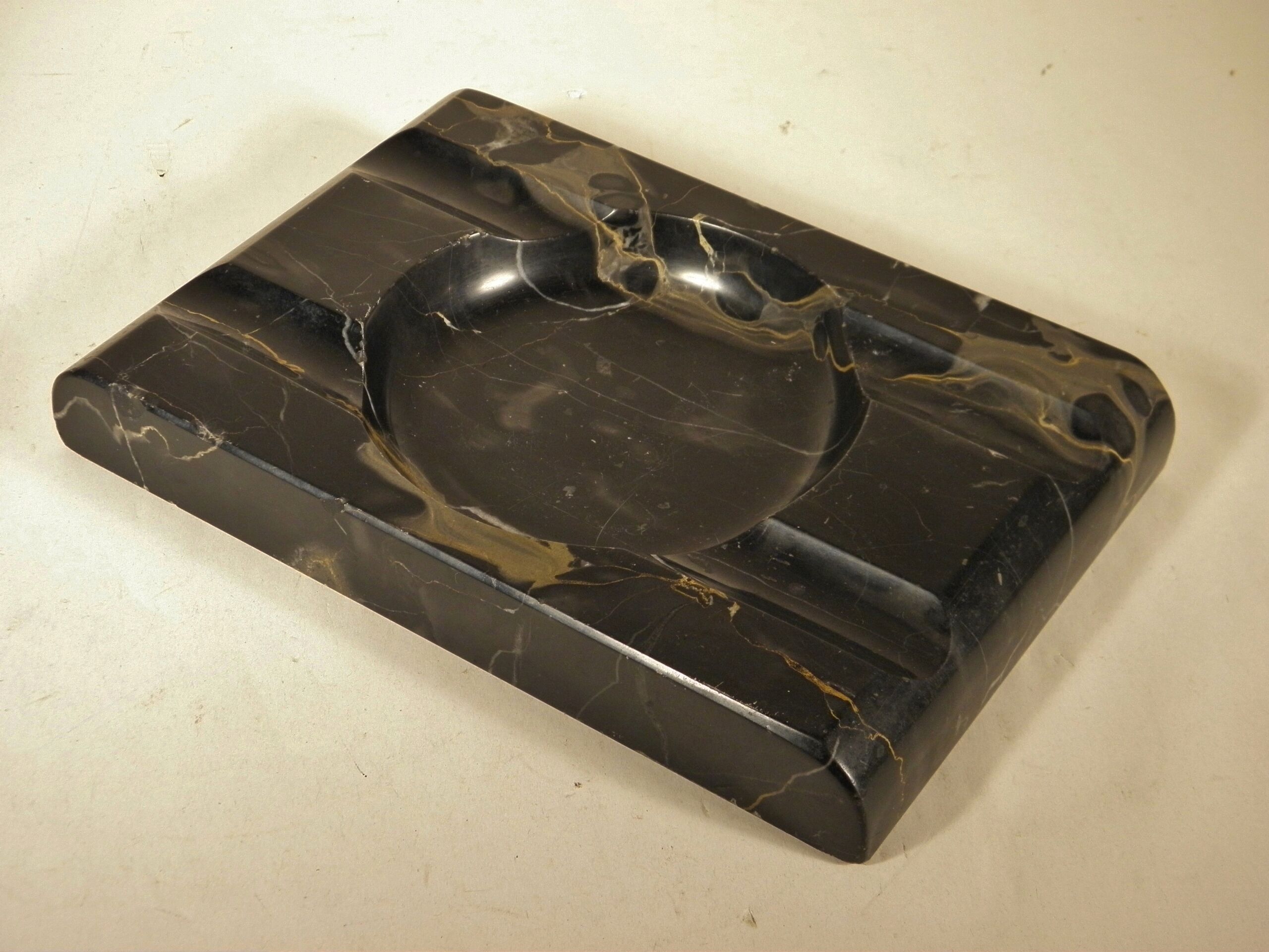 Art Deco cigar ashtray in black marble