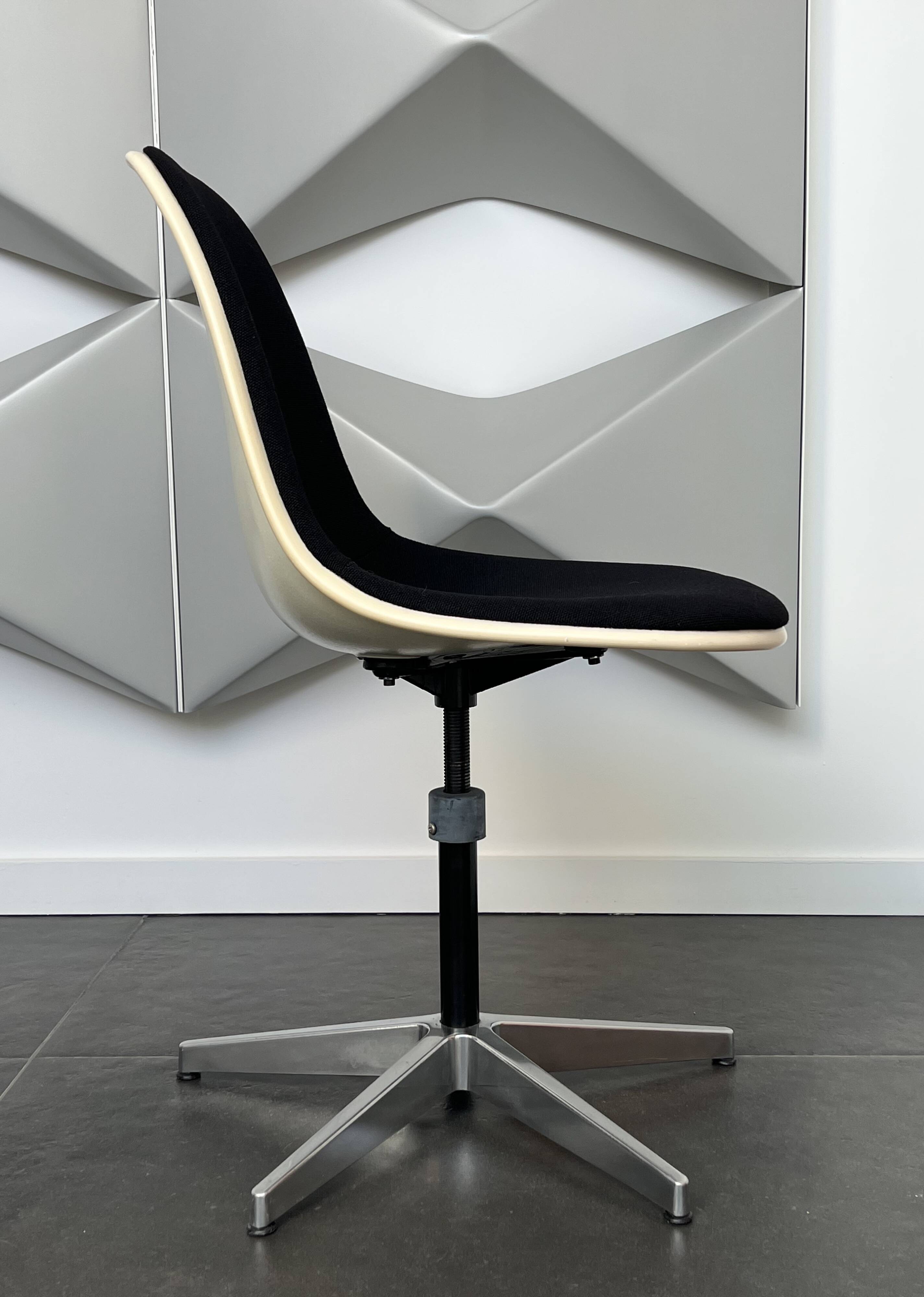 Office chair model PSCC by R and C. Eames for H. Miller, 1960s.