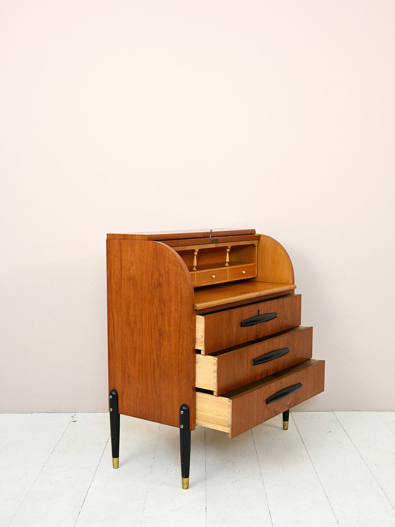 Chest of drawers secretary