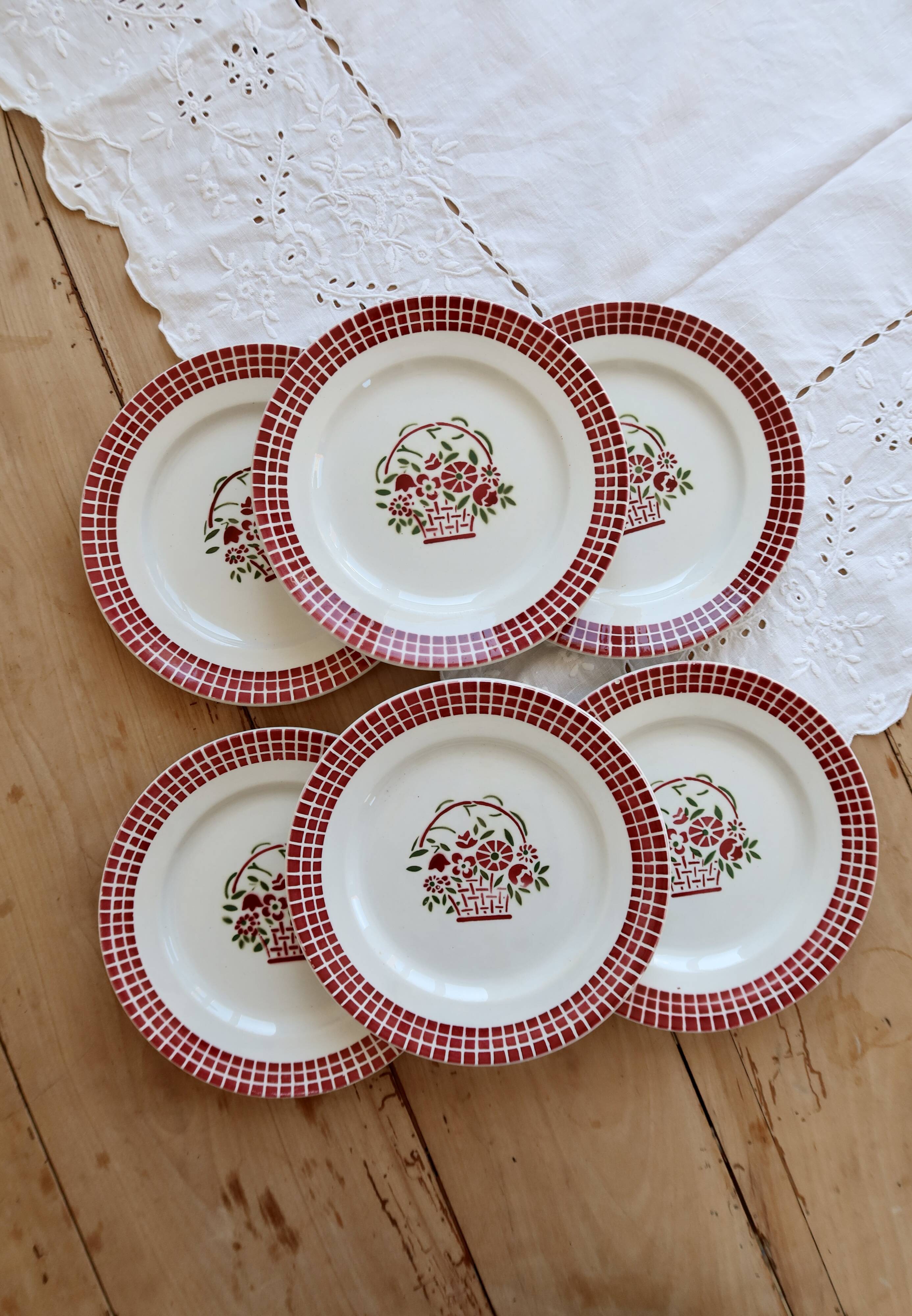 6 vintage dessert plates in Badonviller earthenware with floral decoration.