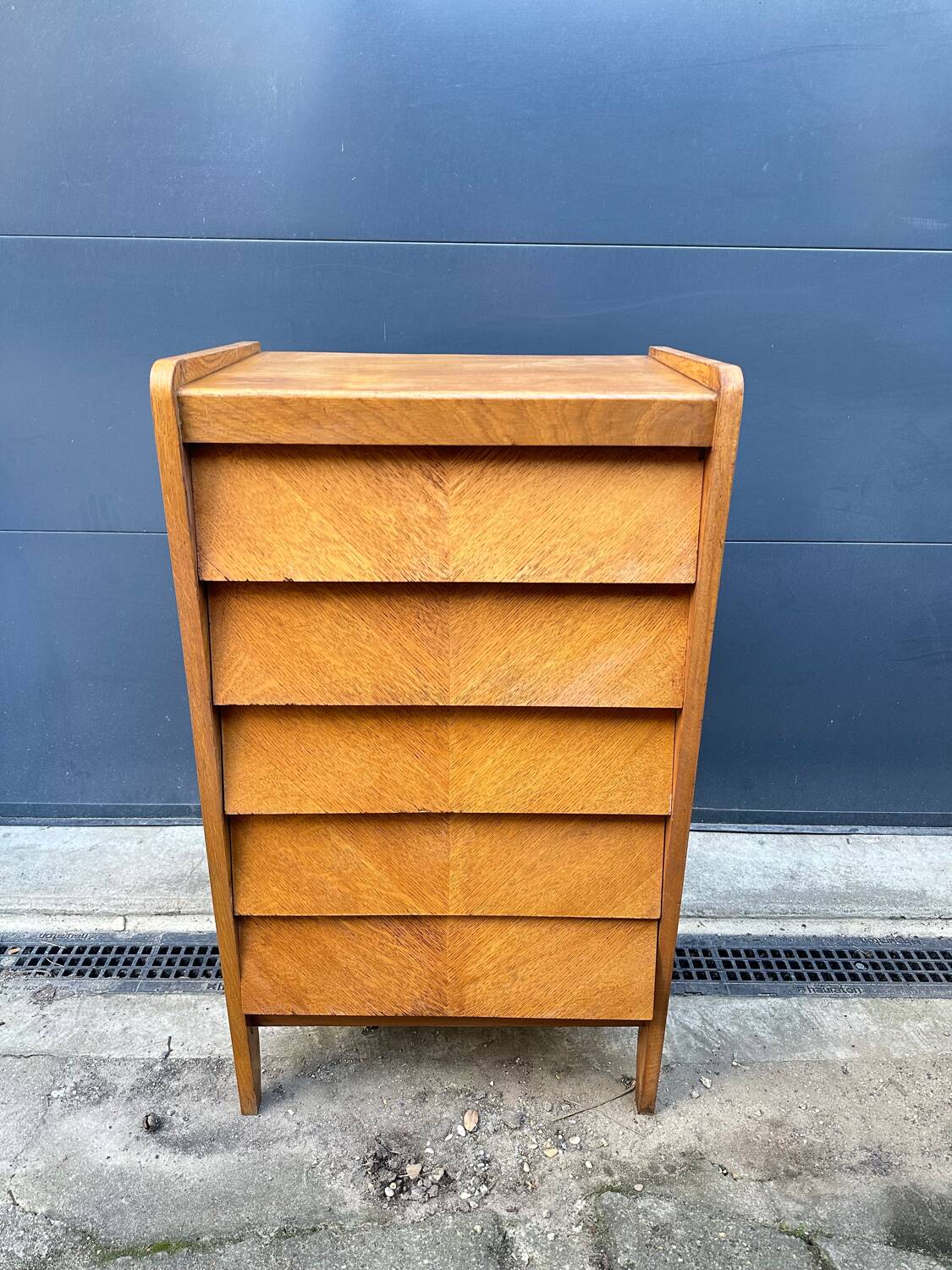 Antique chest of drawers