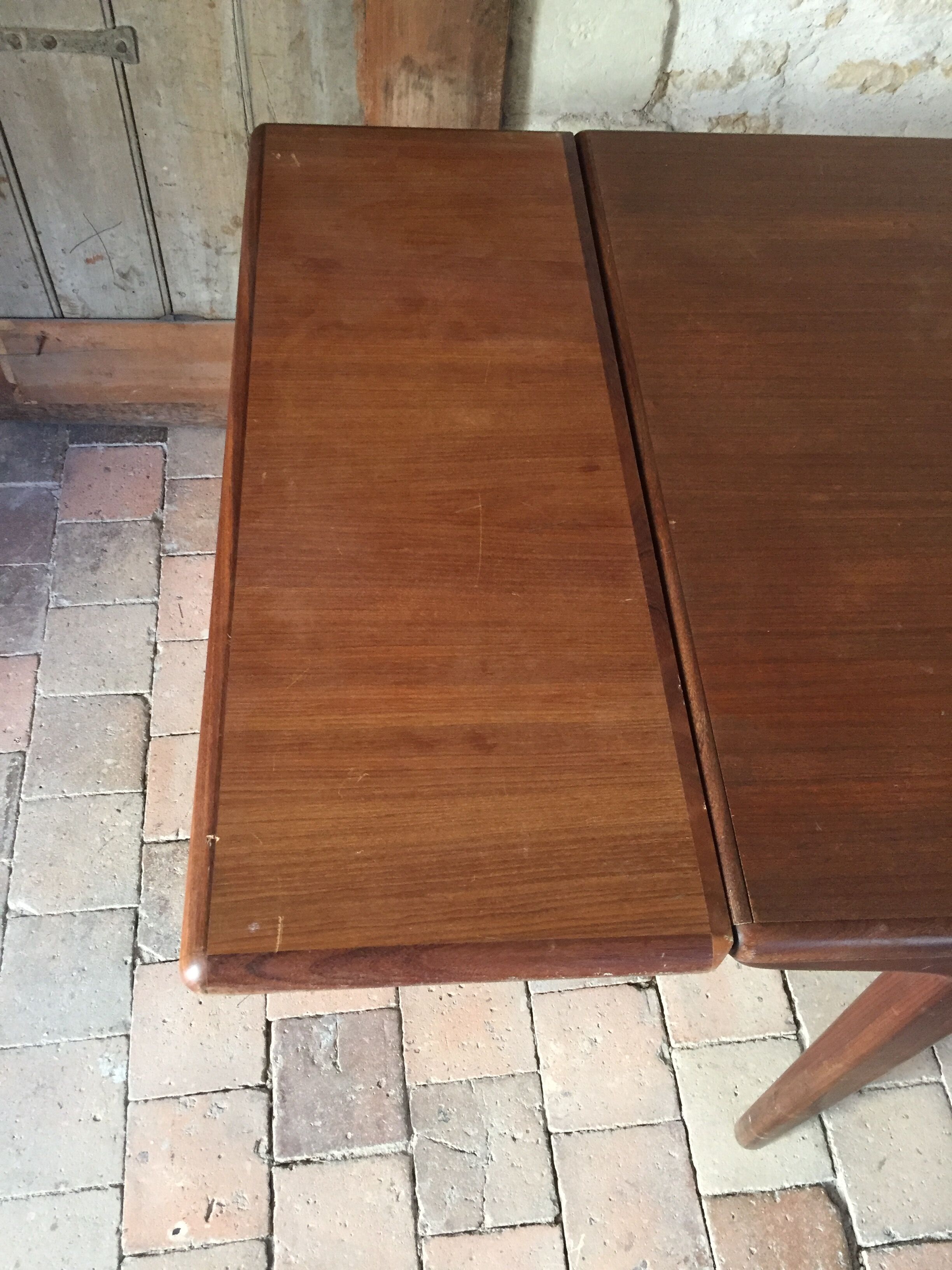 Table scandinave en teck