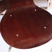 5 chaises style fourmi en contreplaqué moulé et métal chromé, esprit s