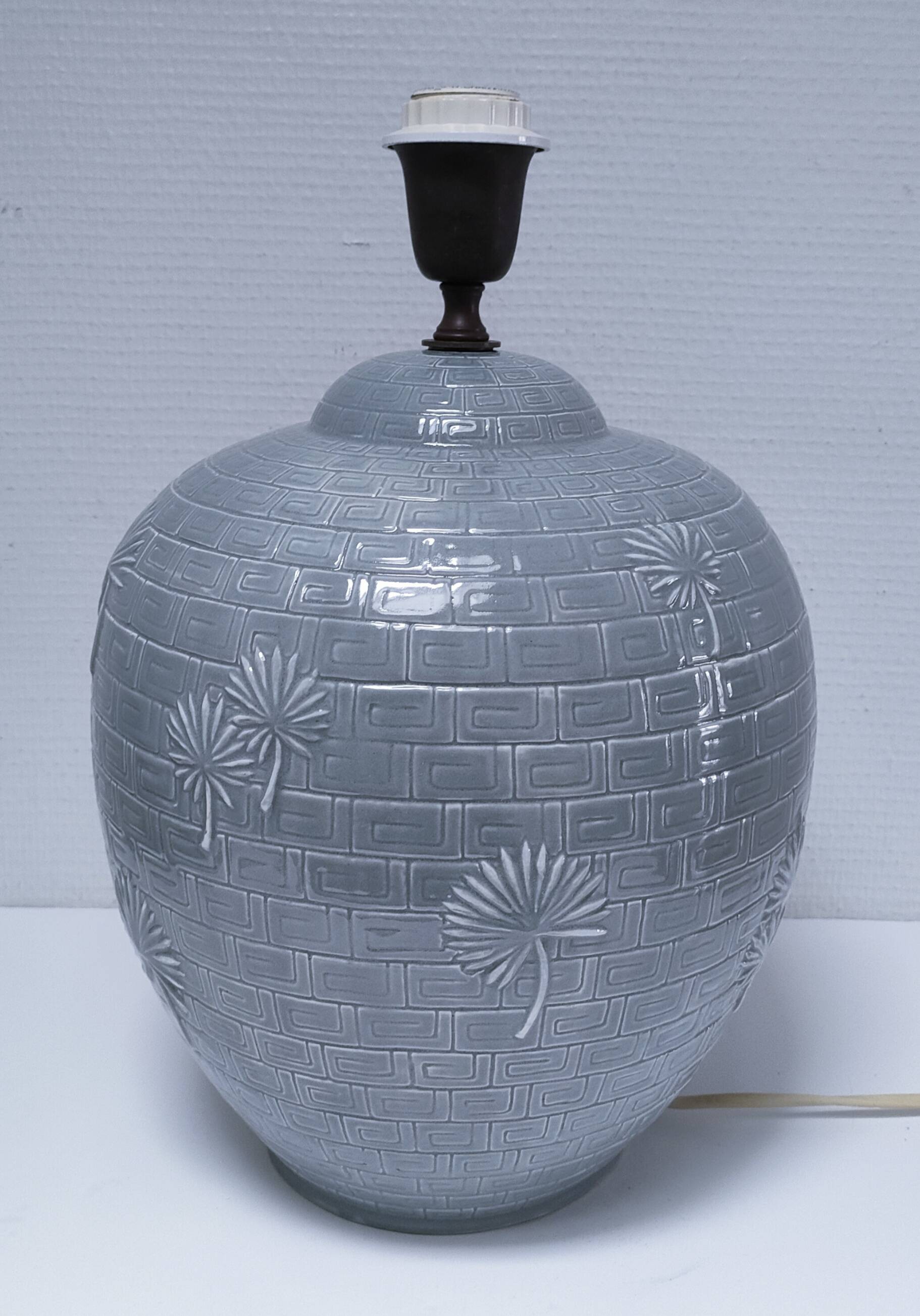 ceramic lamp in the shape of an XL pot, palm leaf decor, 80s