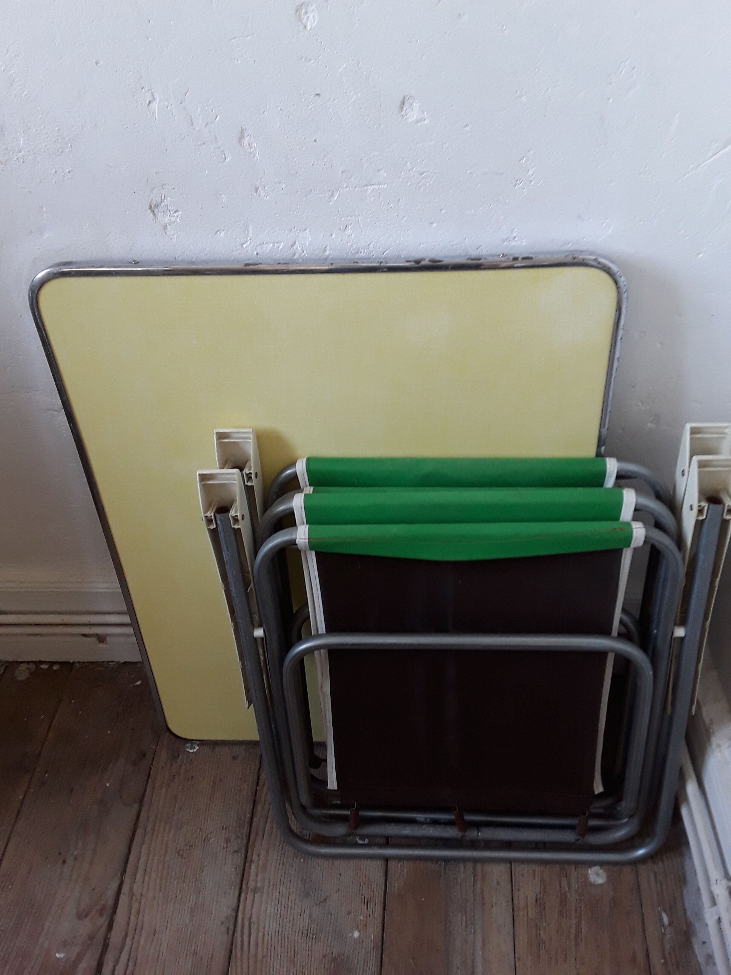 Vintage 1960s camping table and chairs